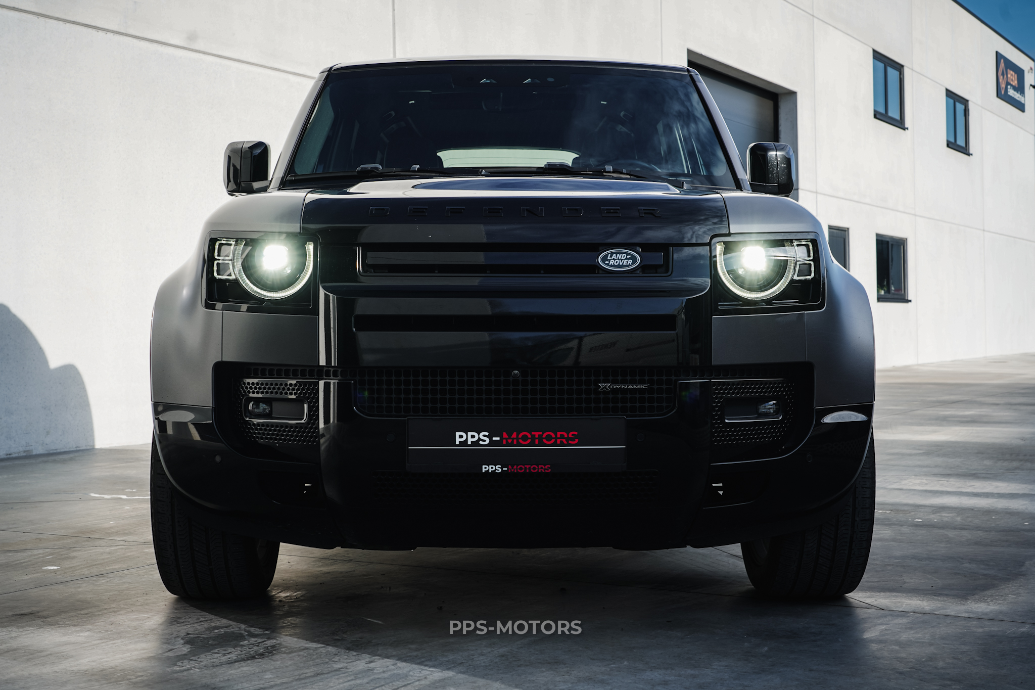 Land Rover DEFENDER 110 SE X-DYNAMIC photo 2