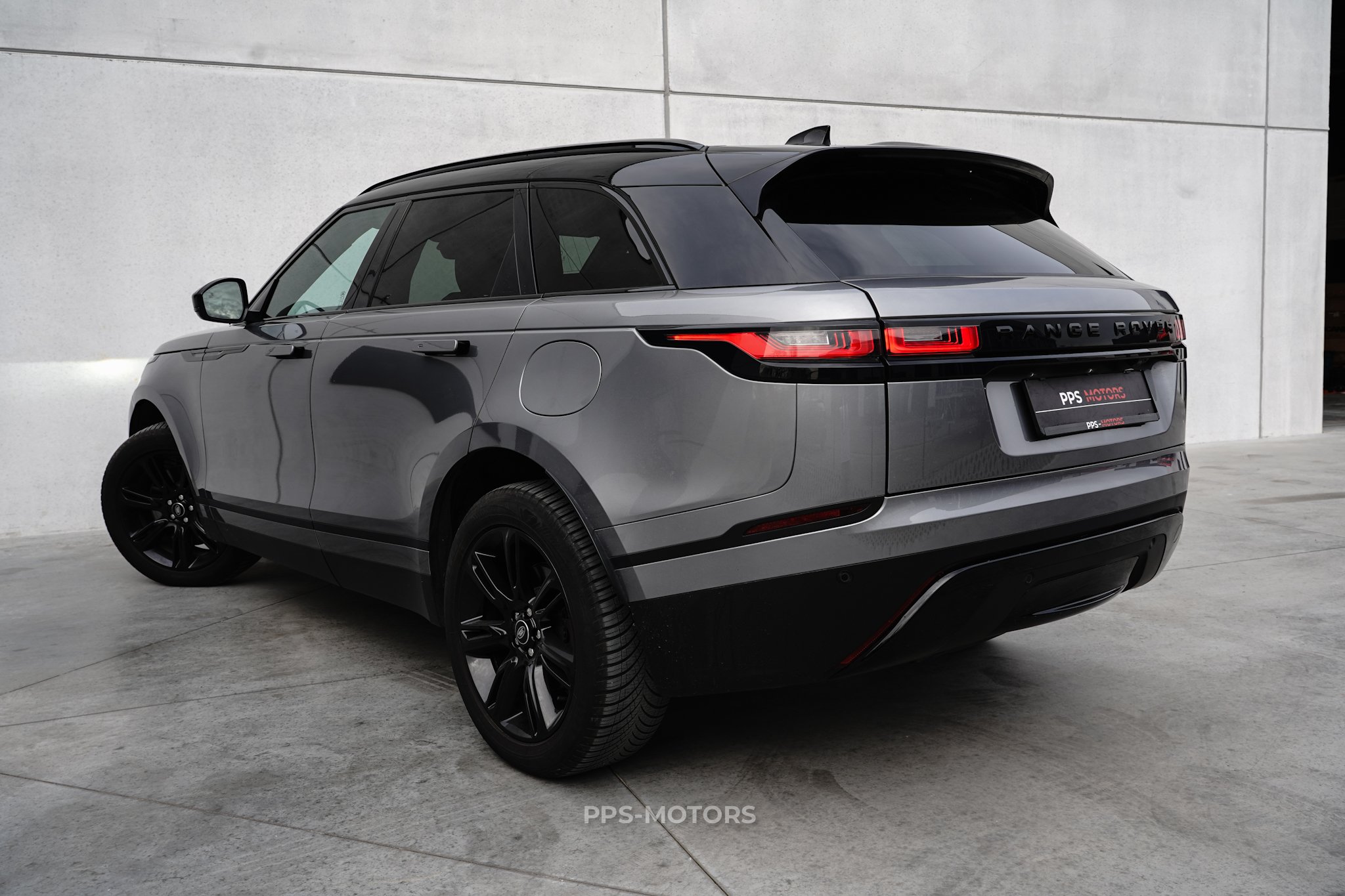 Land Rover VELAR 3.0 P400E photo 22