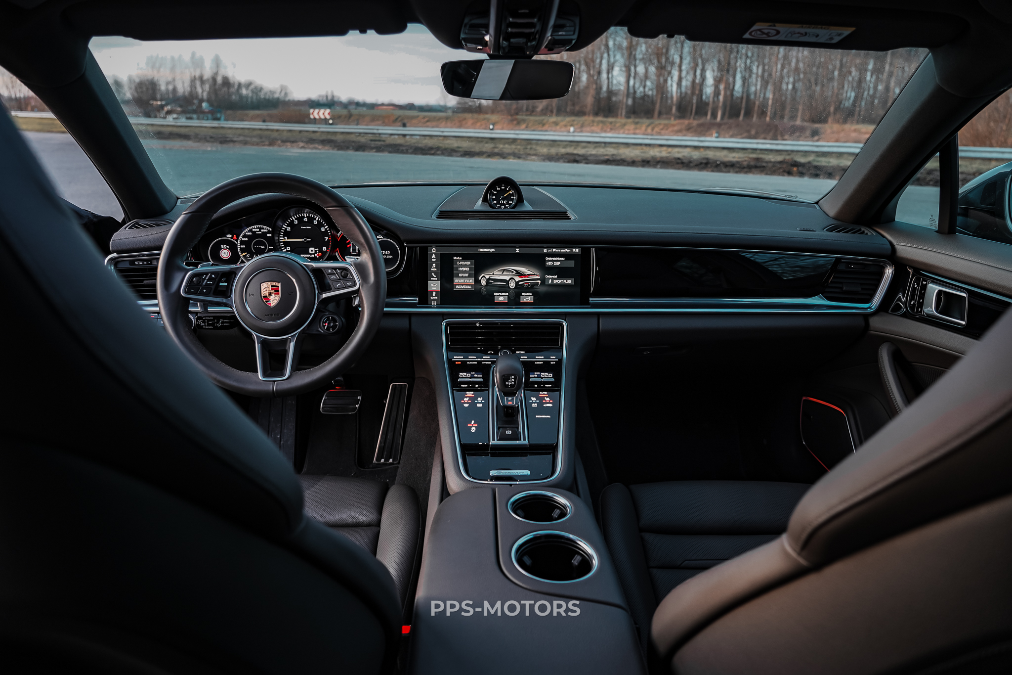 Porsche PANAMERA 4 E-HYBRID photo 21