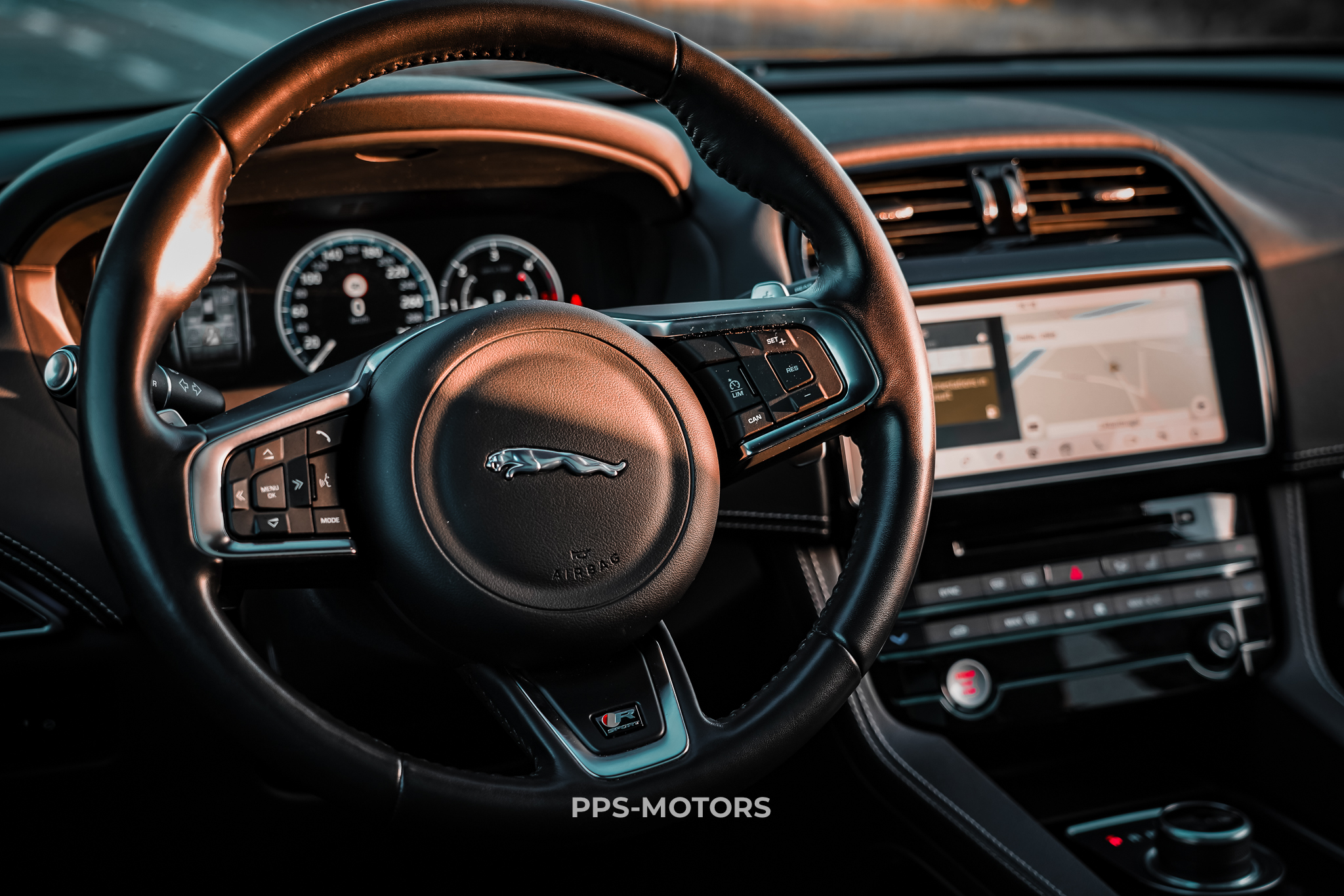 JAGUAR F-PACE 2.0 AWD R-SPORT photo 15