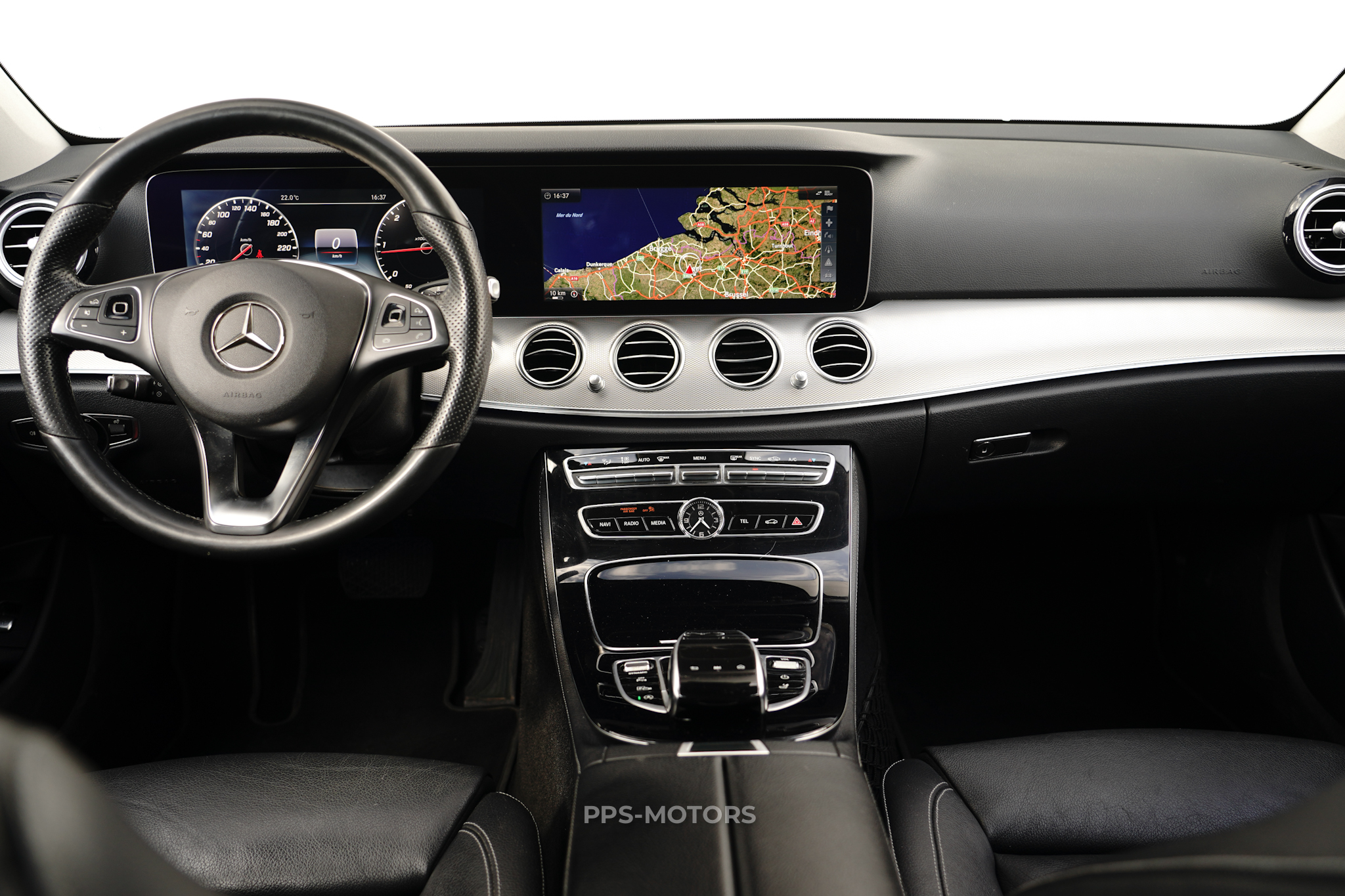 Mercedes Benz E220 BLUETEC photo 8