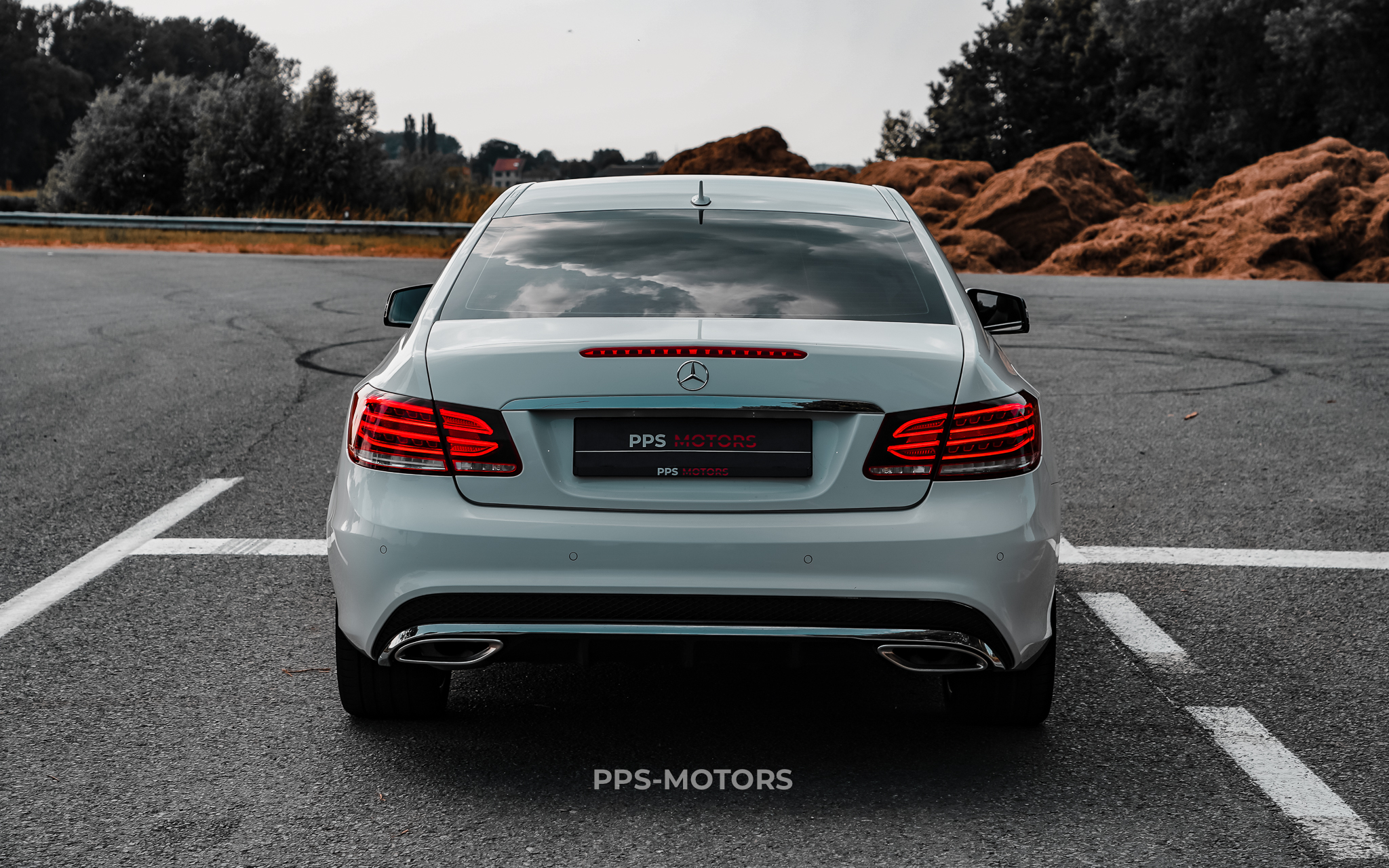 Mercedes Benz E220 COUPÉ photo 4