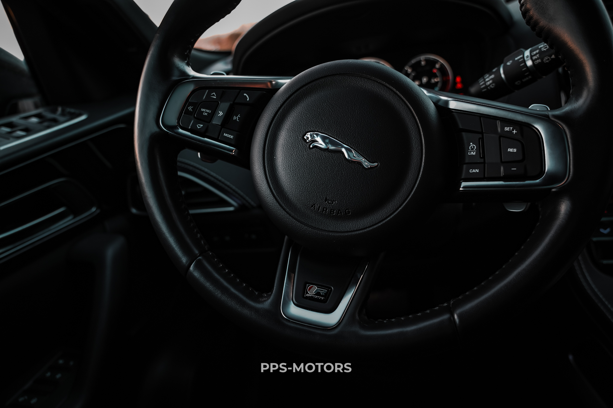 JAGUAR F-PACE 2.0 AWD R-SPORT photo 16