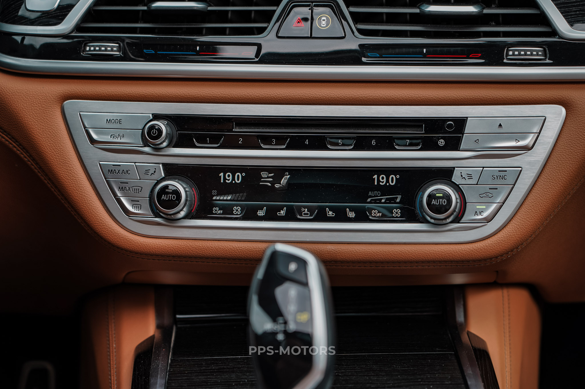 BMW BMW 740e Performance M-PAKKET photo 18
