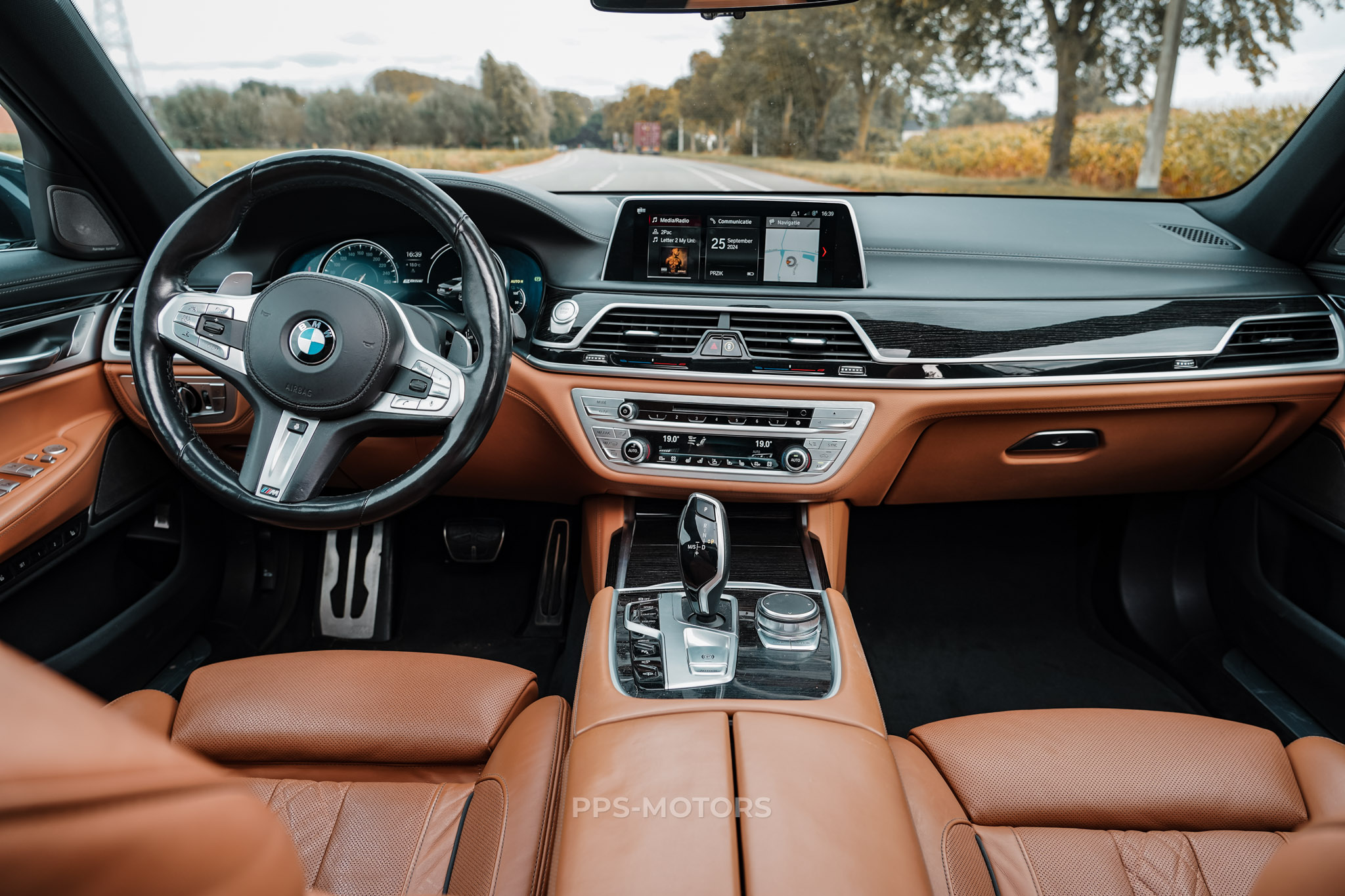 BMW BMW 740e Performance M-PAKKET photo 17