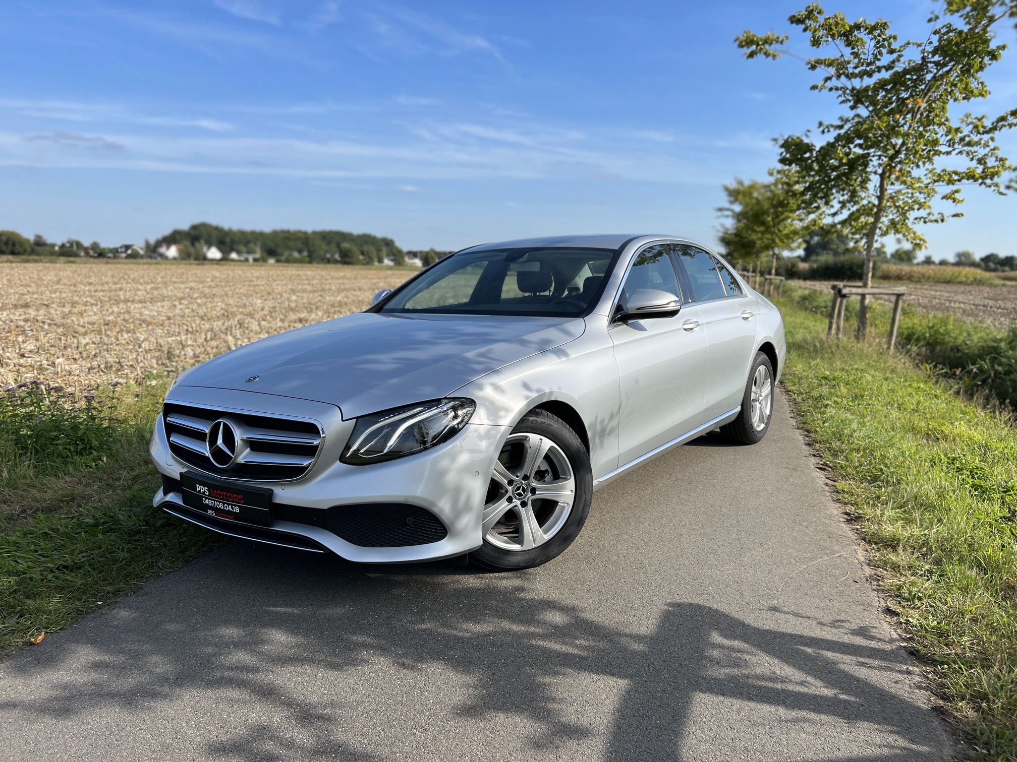 Mercedes Benz E200 SEDAN photo 8