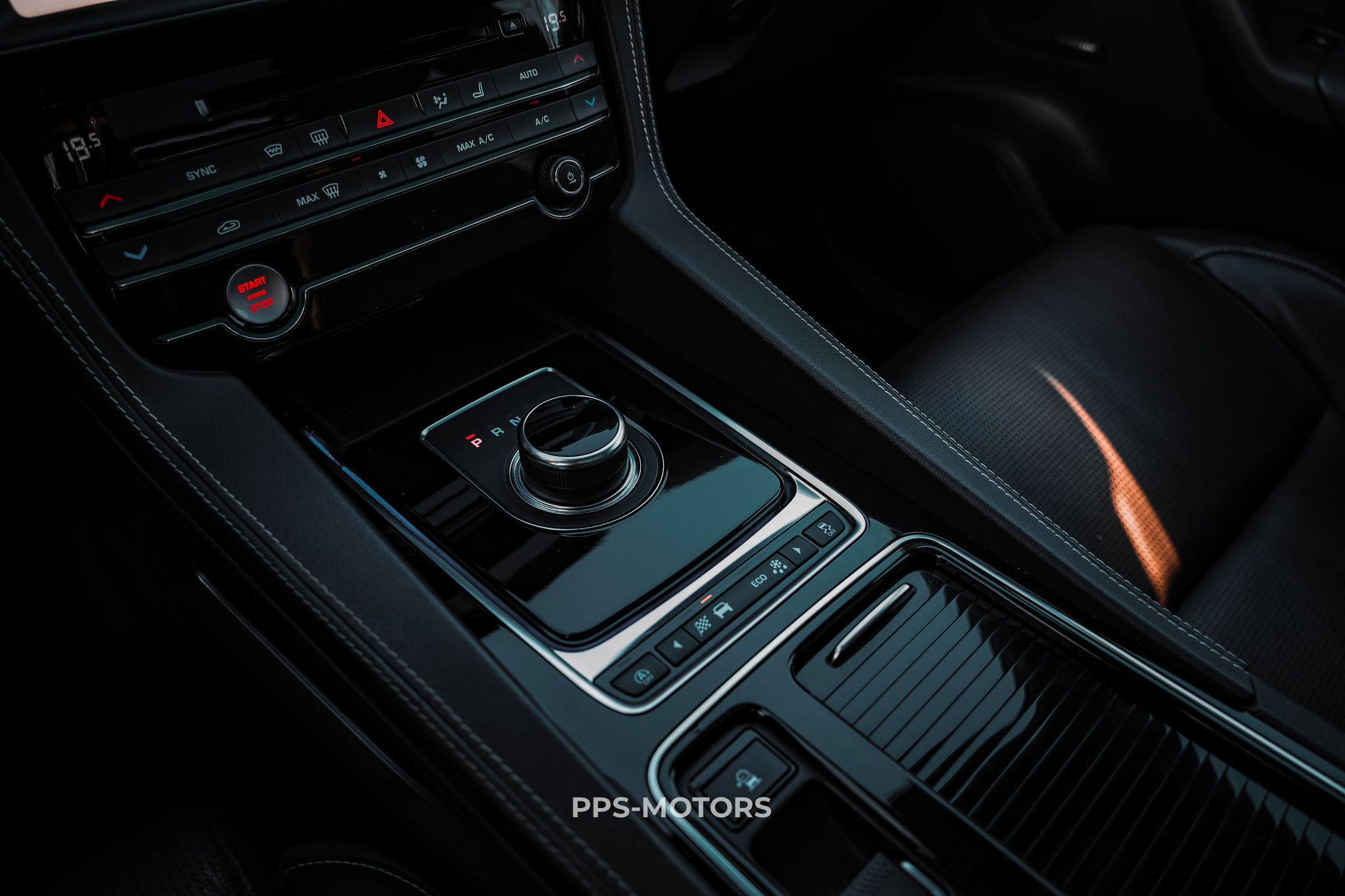 JAGUAR F-PACE 2.0 AWD R-SPORT photo 19