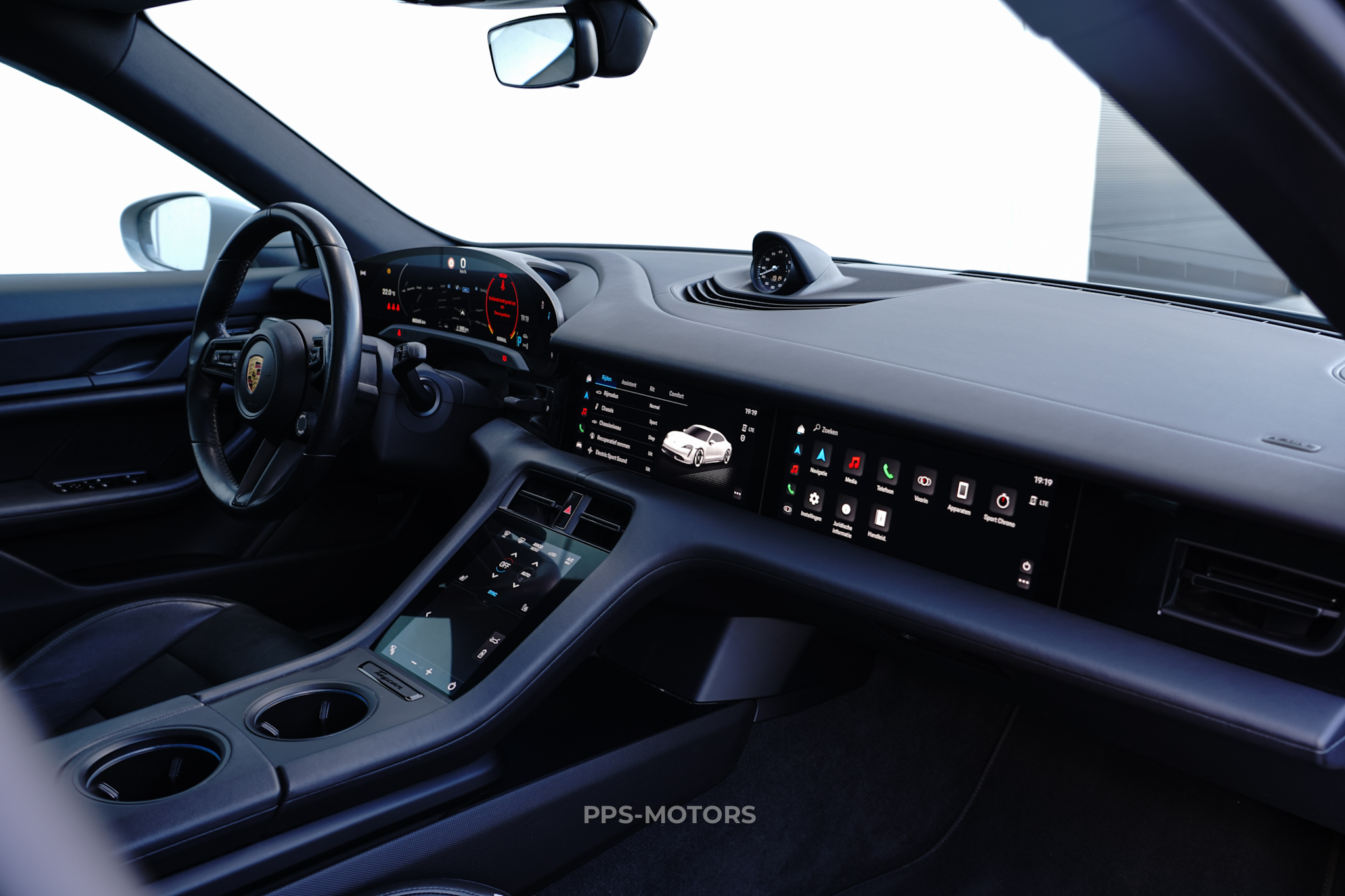 Porsche TAYCAN 4S SPORTDESIGN photo 14