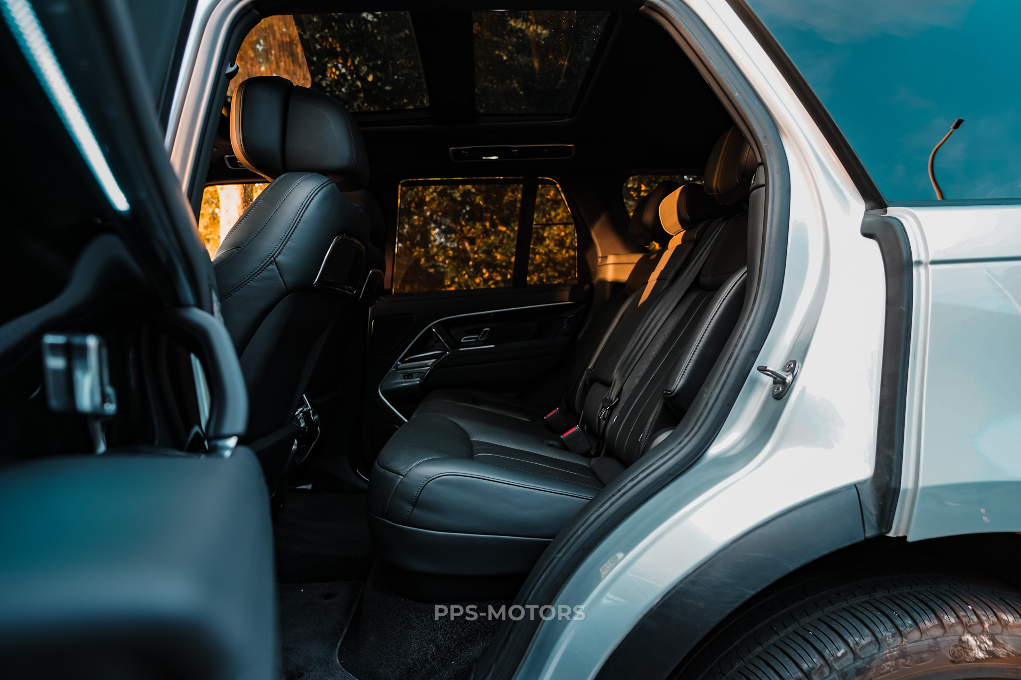 Land Rover RANGE ROVER D300 AUTOBIOGRAPHY photo 18