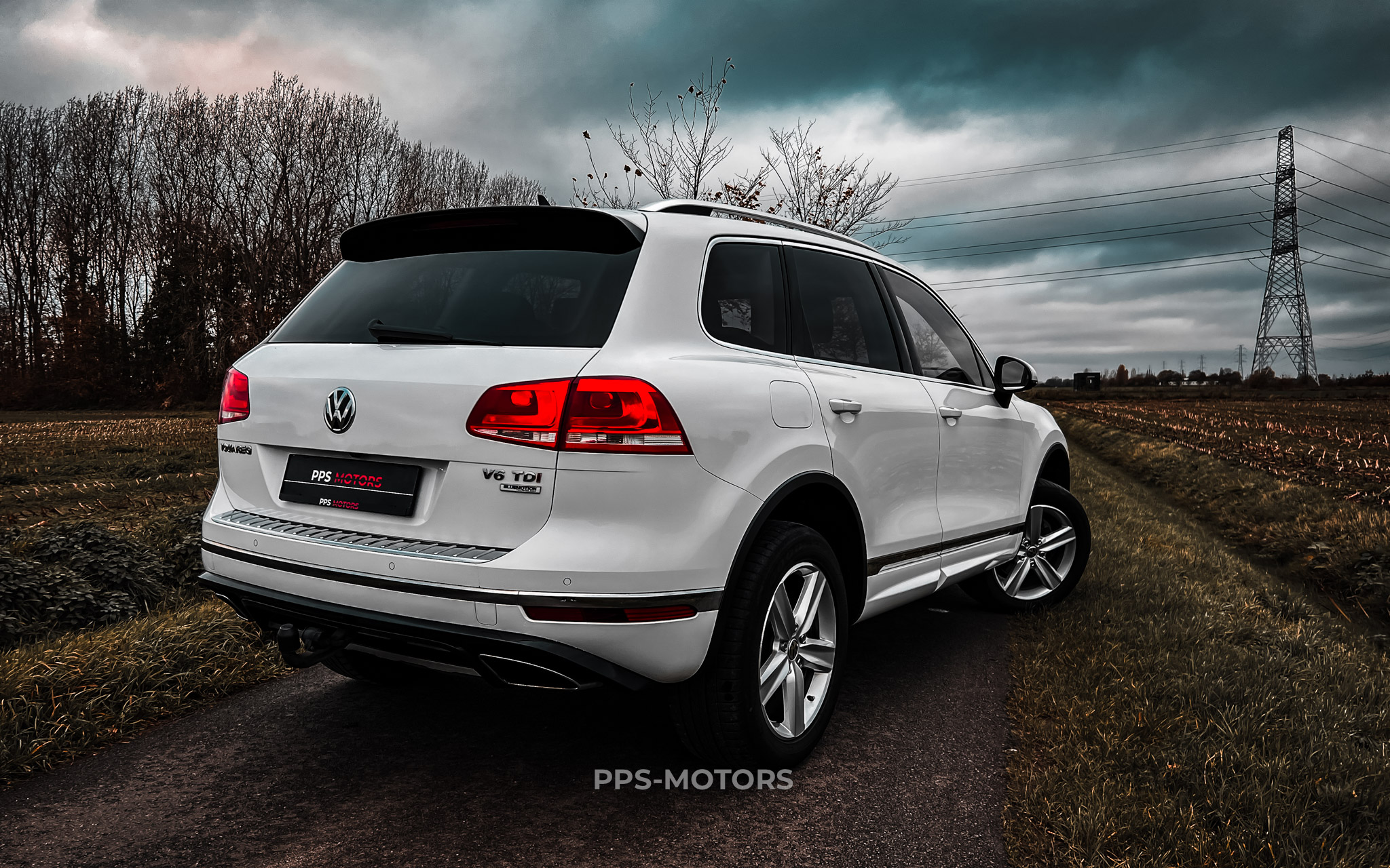 Volkswagen TOUAREG 3.0 TDI V6 R-LINE photo 3
