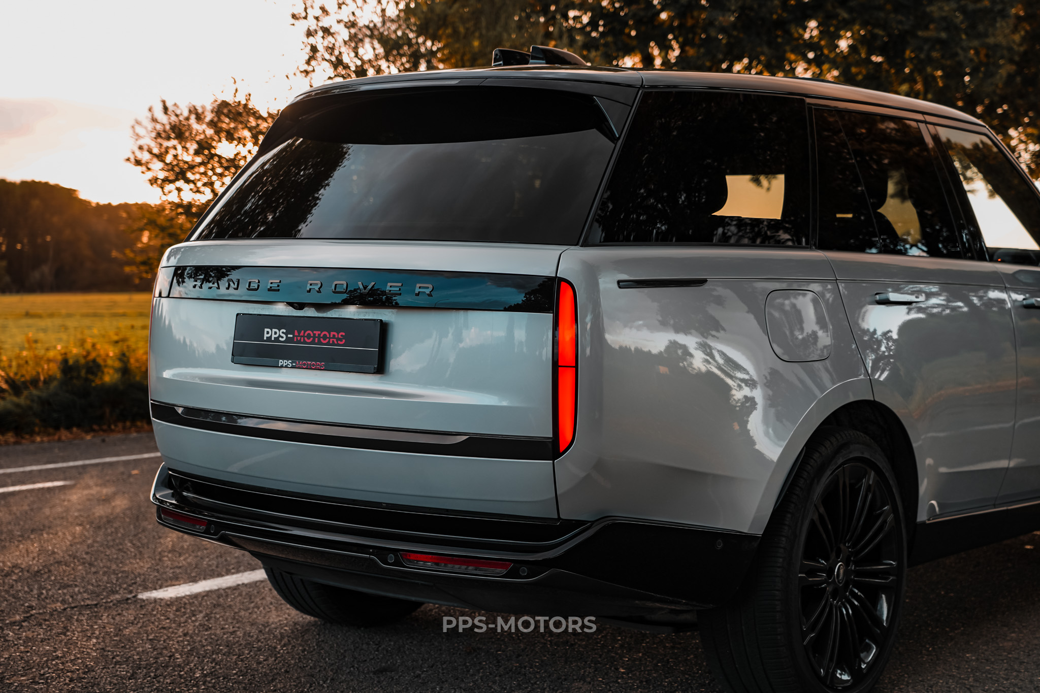 Land Rover RANGE ROVER D300 AUTOBIOGRAPHY photo 9