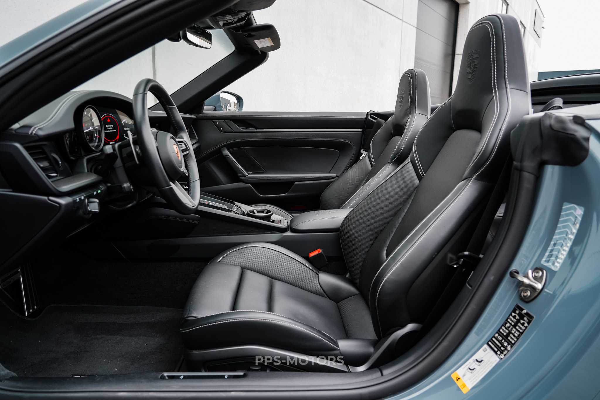 Porsche 992 CARRERA CABRIO 4 GTS photo 11