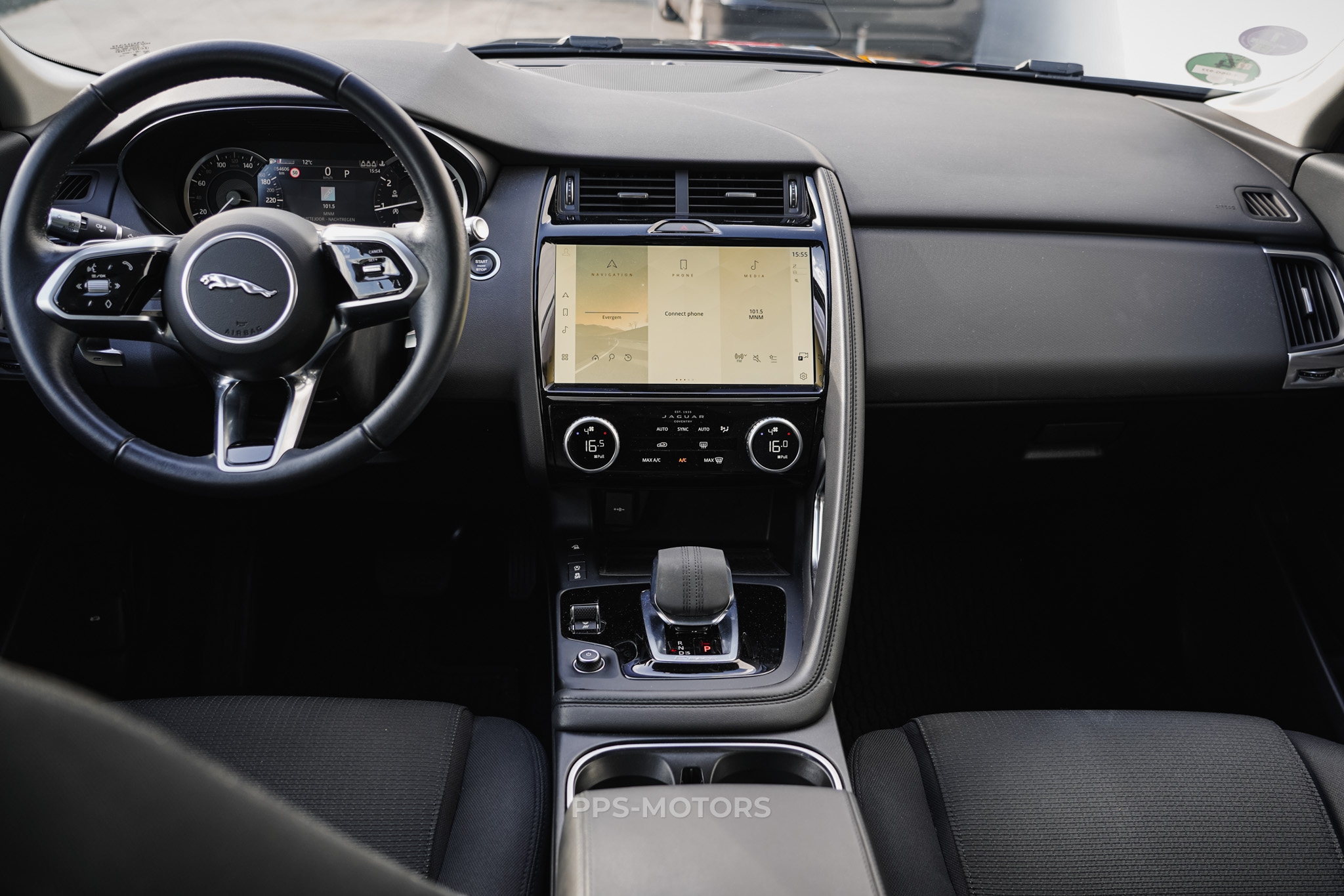 JAGUAR E-PACE P160 photo 10