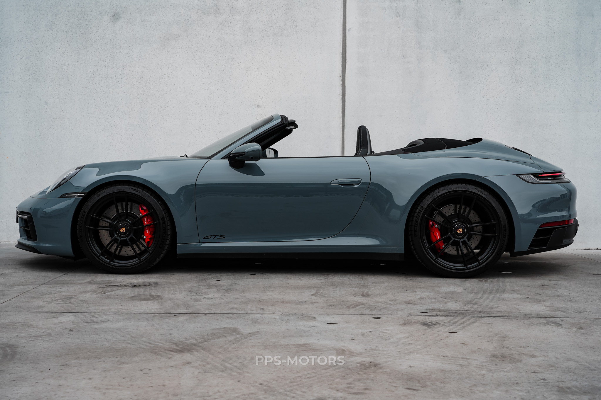 Porsche 992 CARRERA CABRIO 4 GTS photo 4