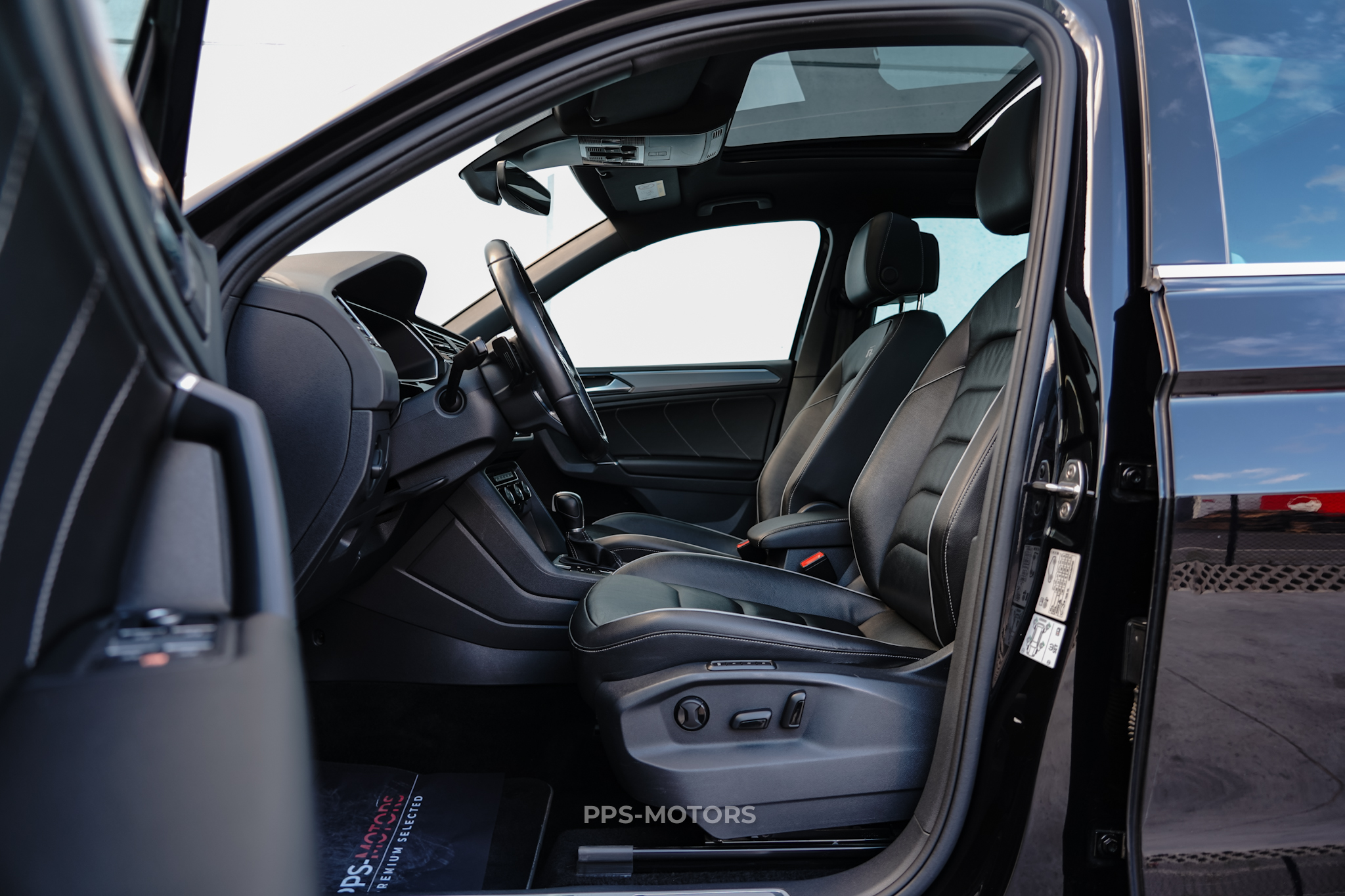 Volkswagen TIGUAN 1.4 TSI R-LINE photo 18