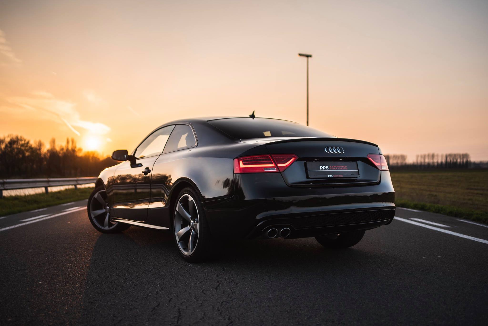 Audi A5 2.0 TDI S-LINE photo 2