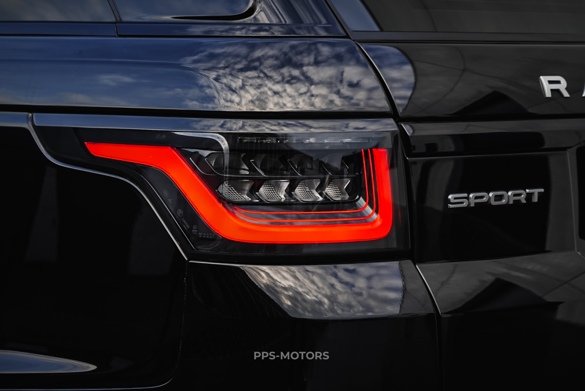 Land Rover RANGE ROVER SPORT P300 photo 17