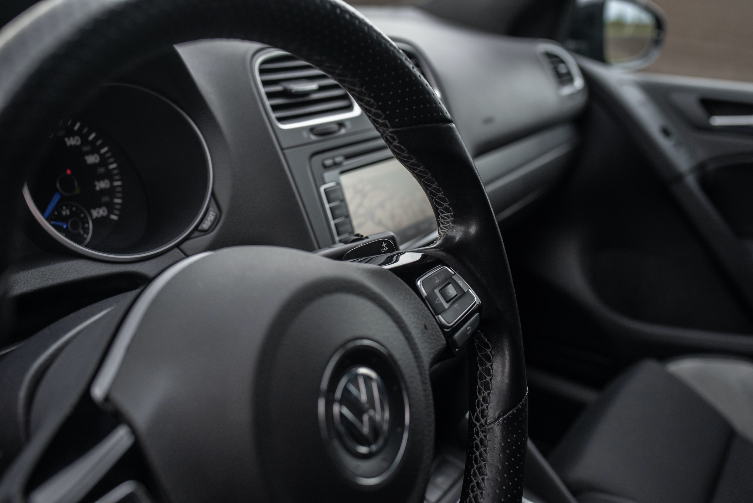 Volkswagen GOLF VI R 4MOTION photo 10