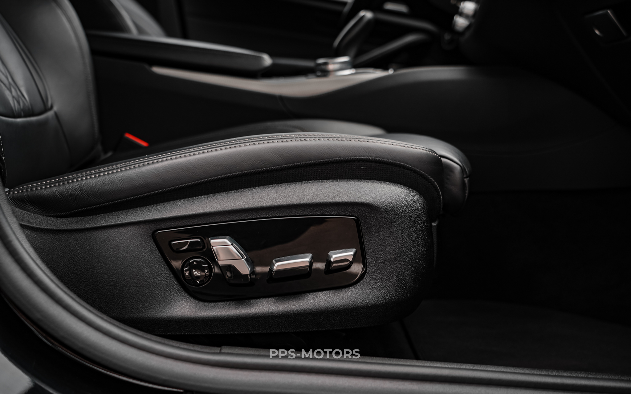 BMW M550d xAS photo 32