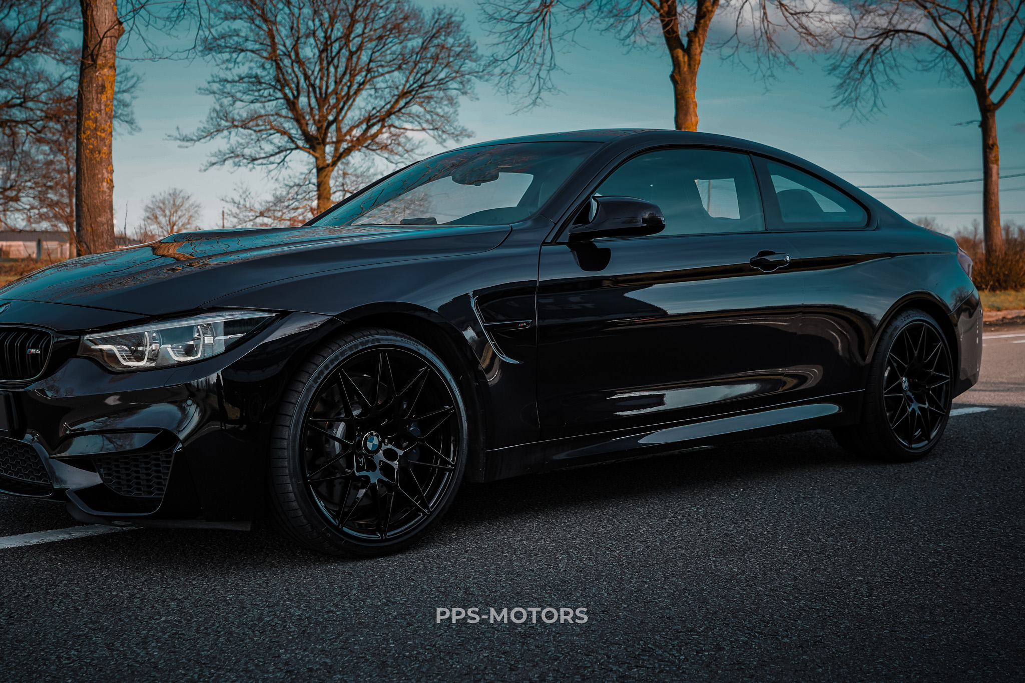 BMW M4 3.0 COMPETITION INDIVIDUAL photo 2