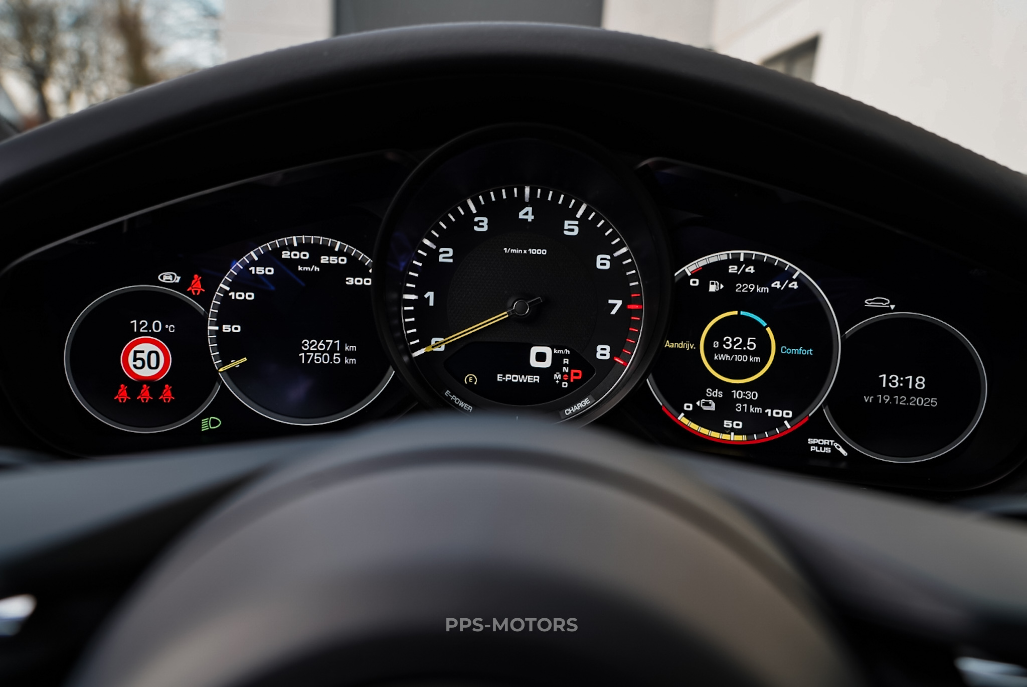 Porsche PANAMERA SPORT TURISMO 4 E-HYBRID photo 30