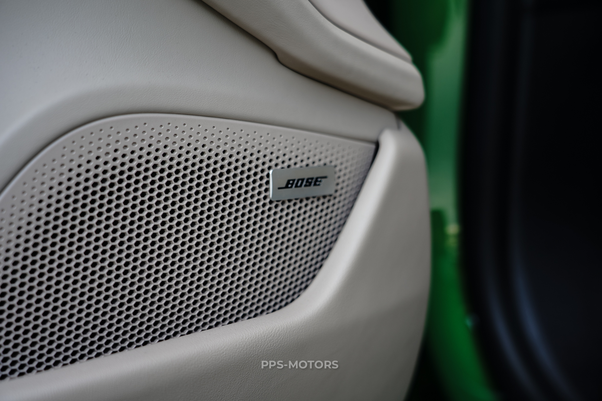 Porsche TAYCAN 4S photo 19