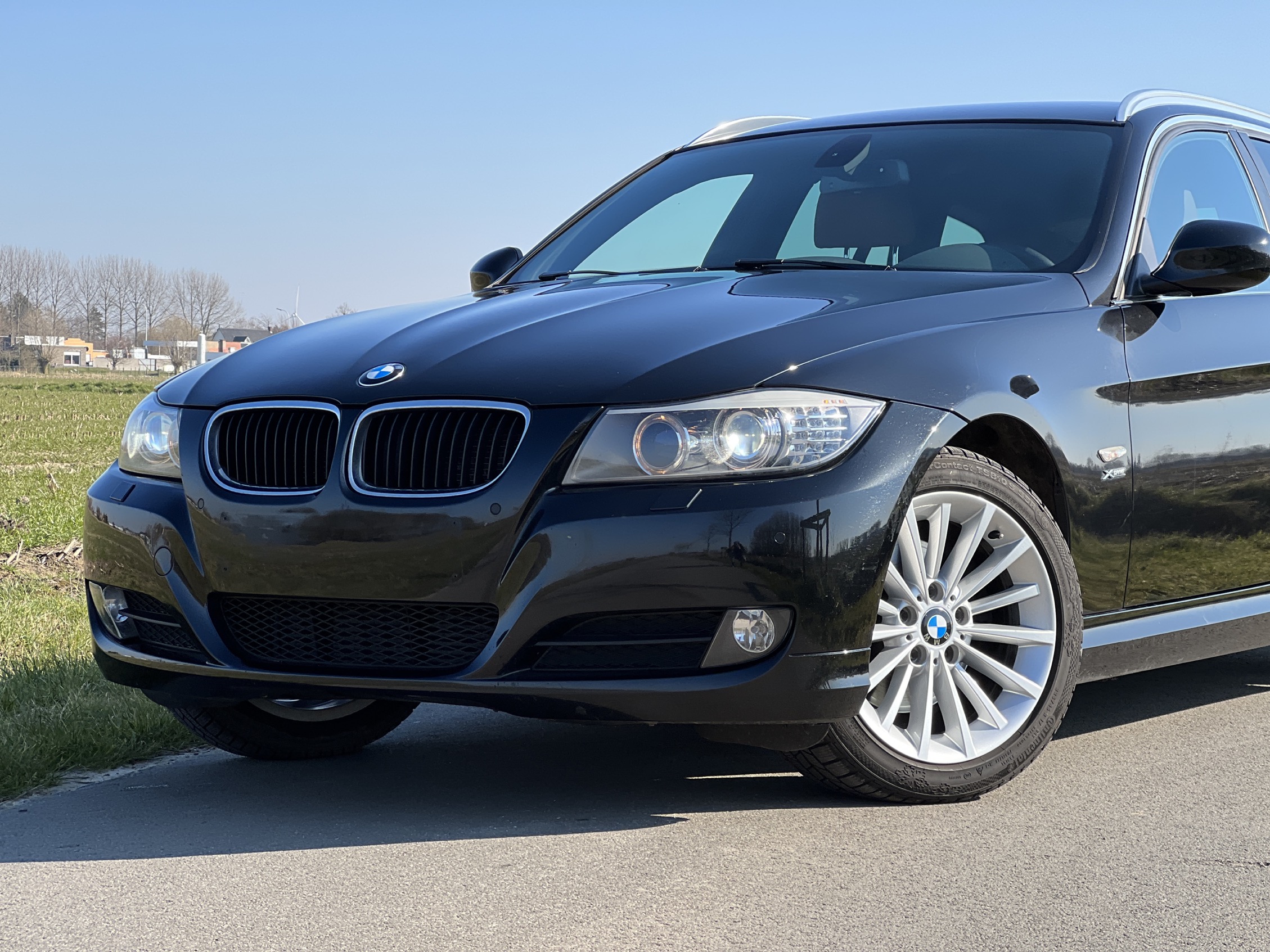BMW 320d xDrive photo 2