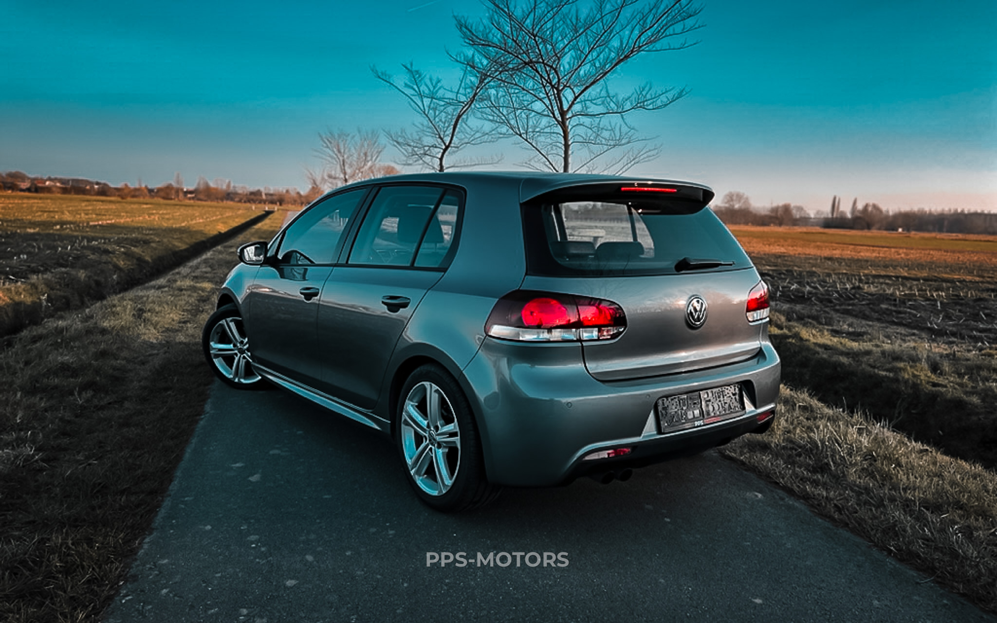 Volkswagen GOLF VI 2.0 TDI R-LINE photo 20