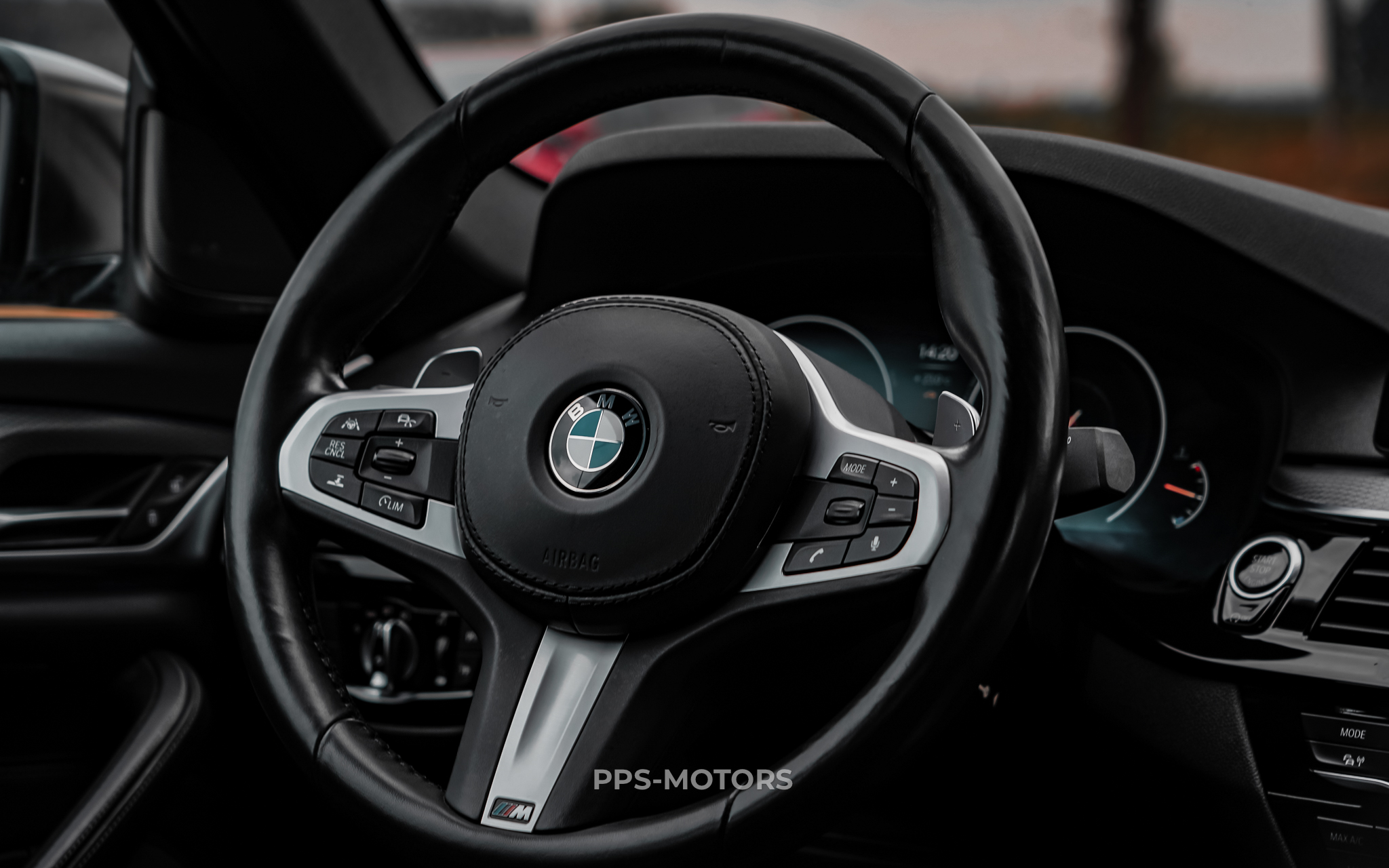 BMW M550d xAS photo 16