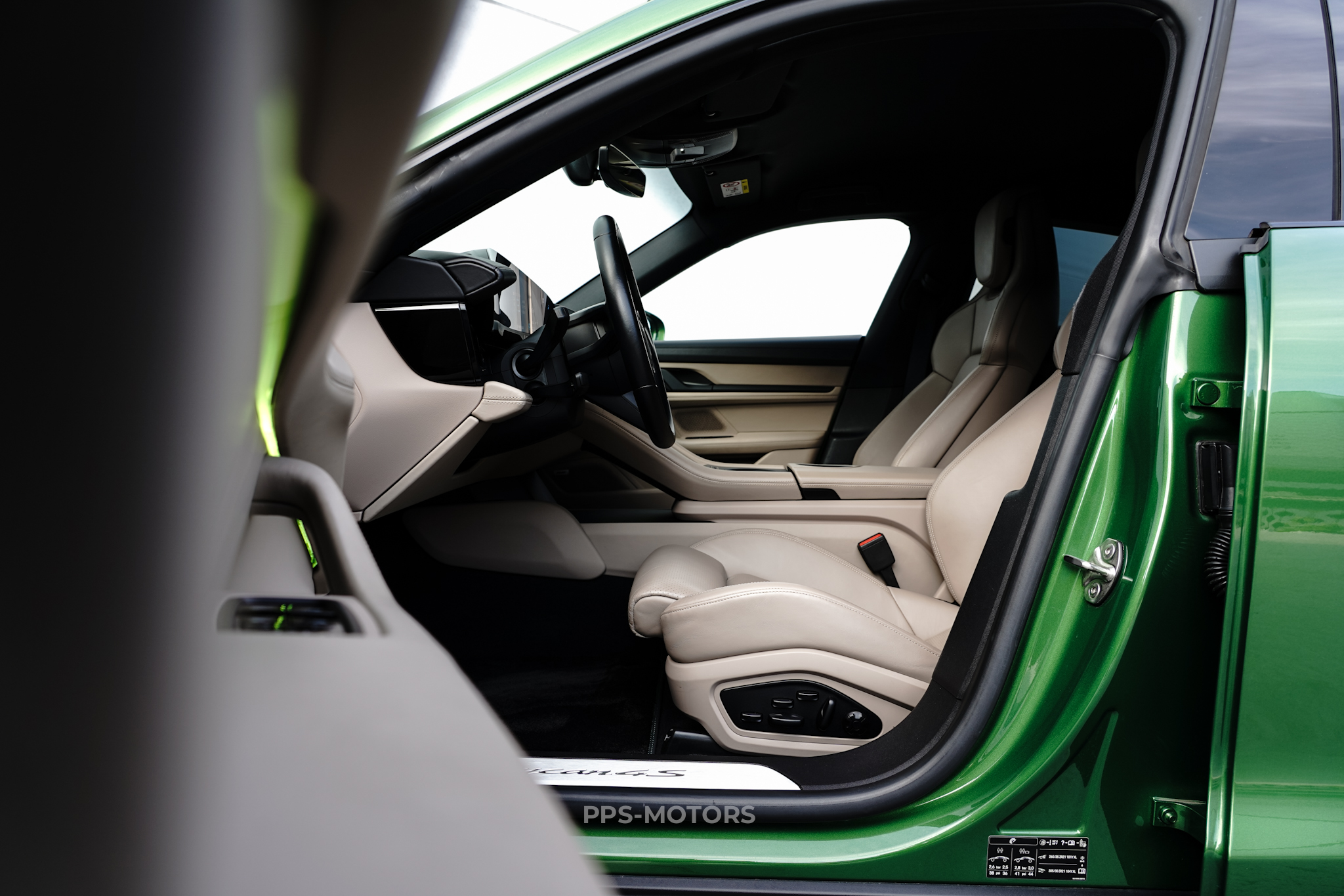 Porsche TAYCAN 4S photo 7