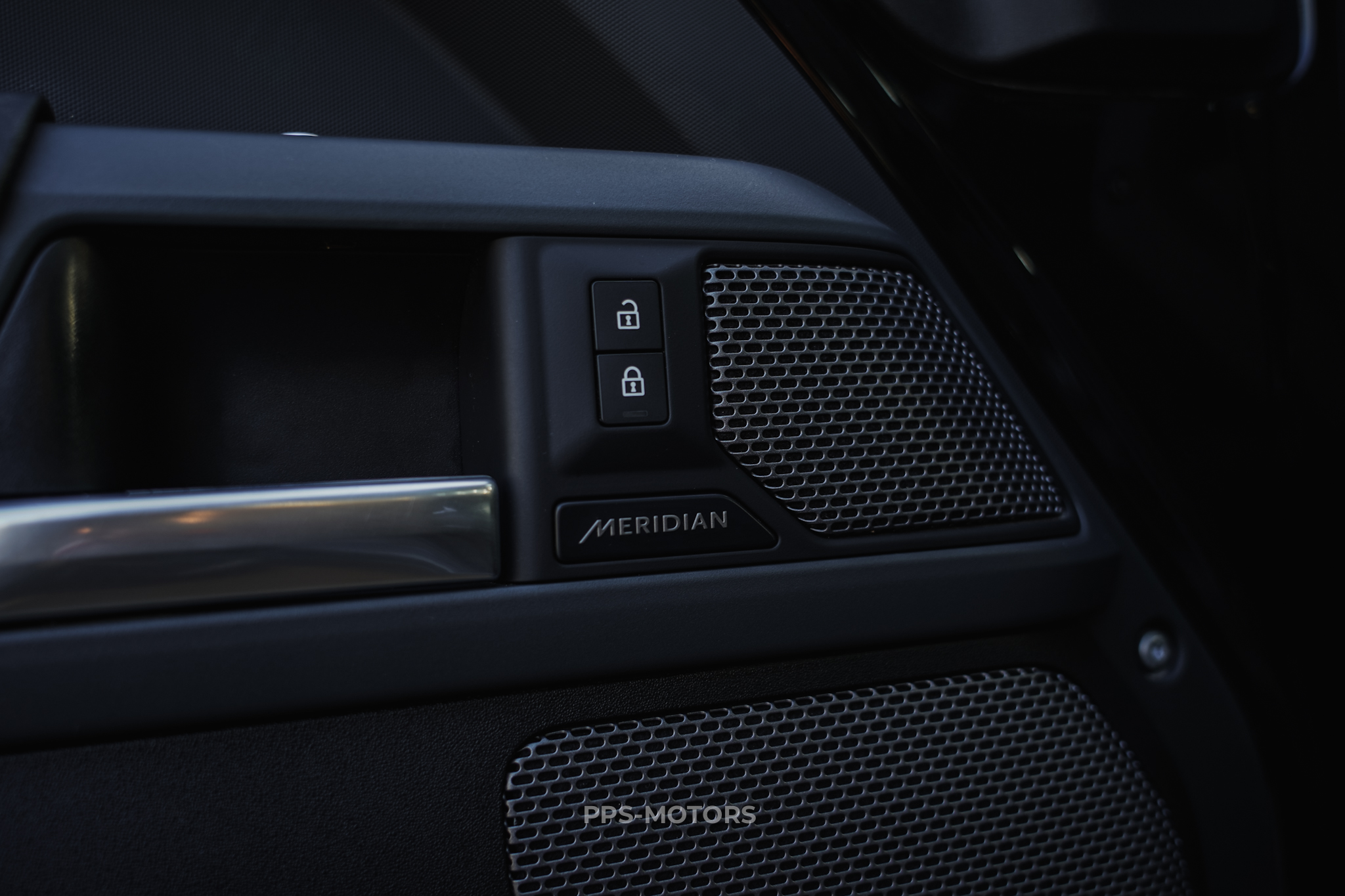 Land Rover DEFENDER 110 SE X-DYNAMIC photo 14