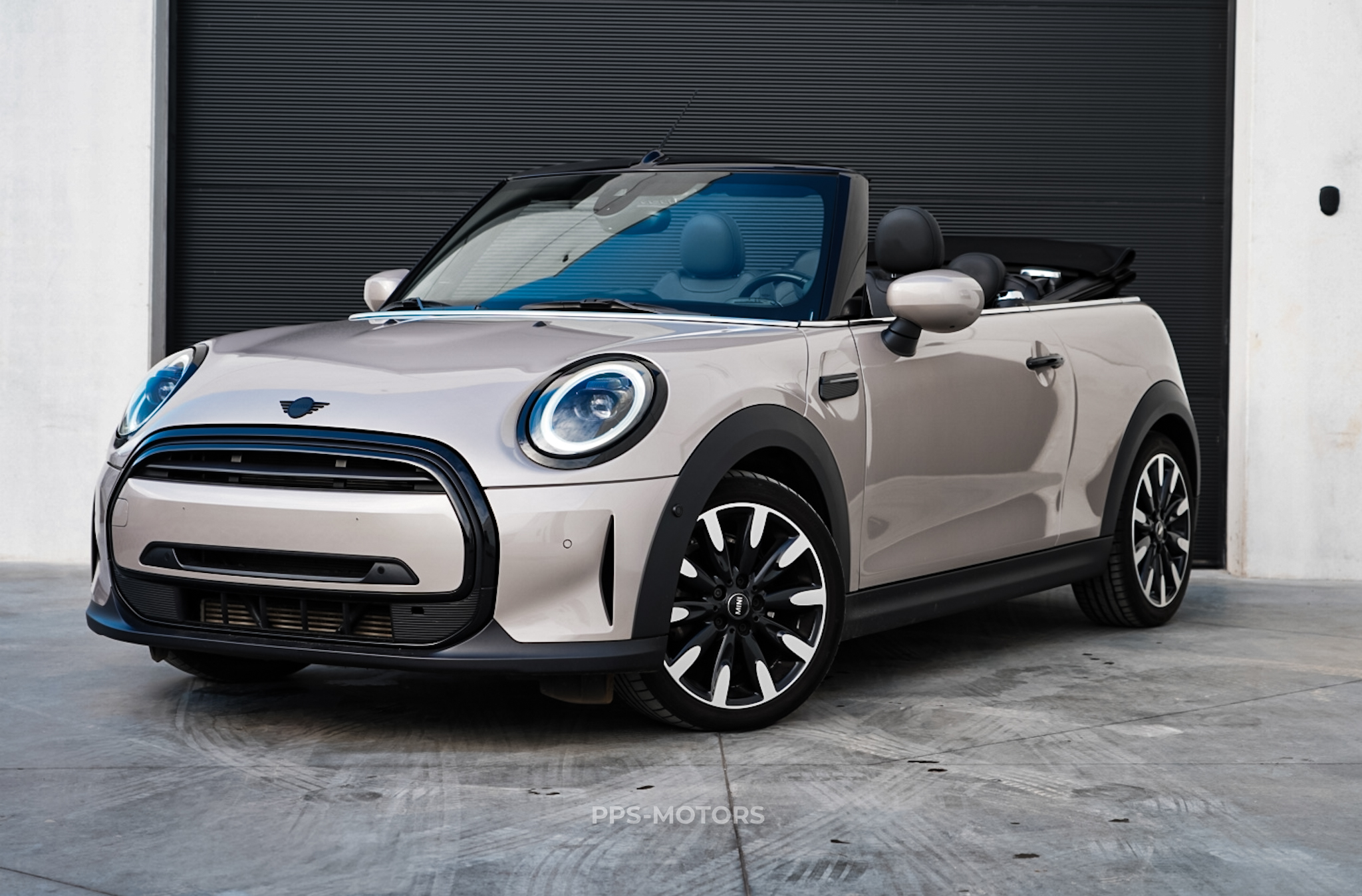 MINI COOPER CABRIO photo 1