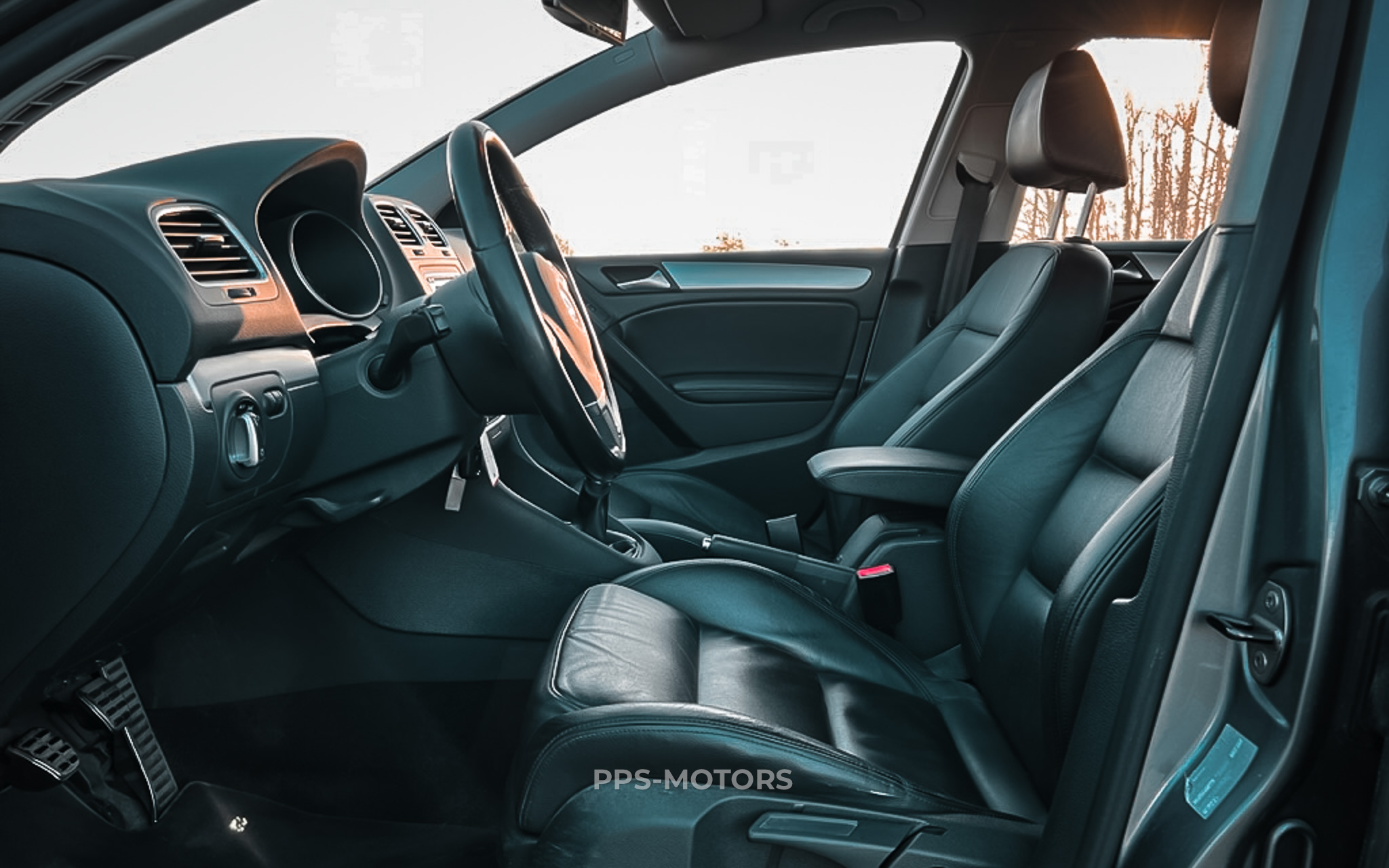 Volkswagen GOLF VI 2.0 TDI R-LINE photo 11