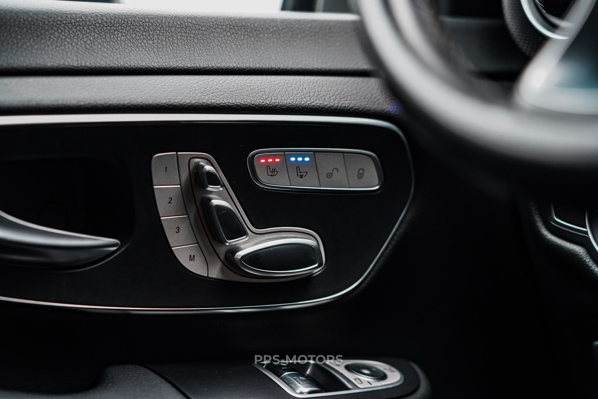 Mercedes Benz V300 4-MATIC AMG PAKKET photo 16