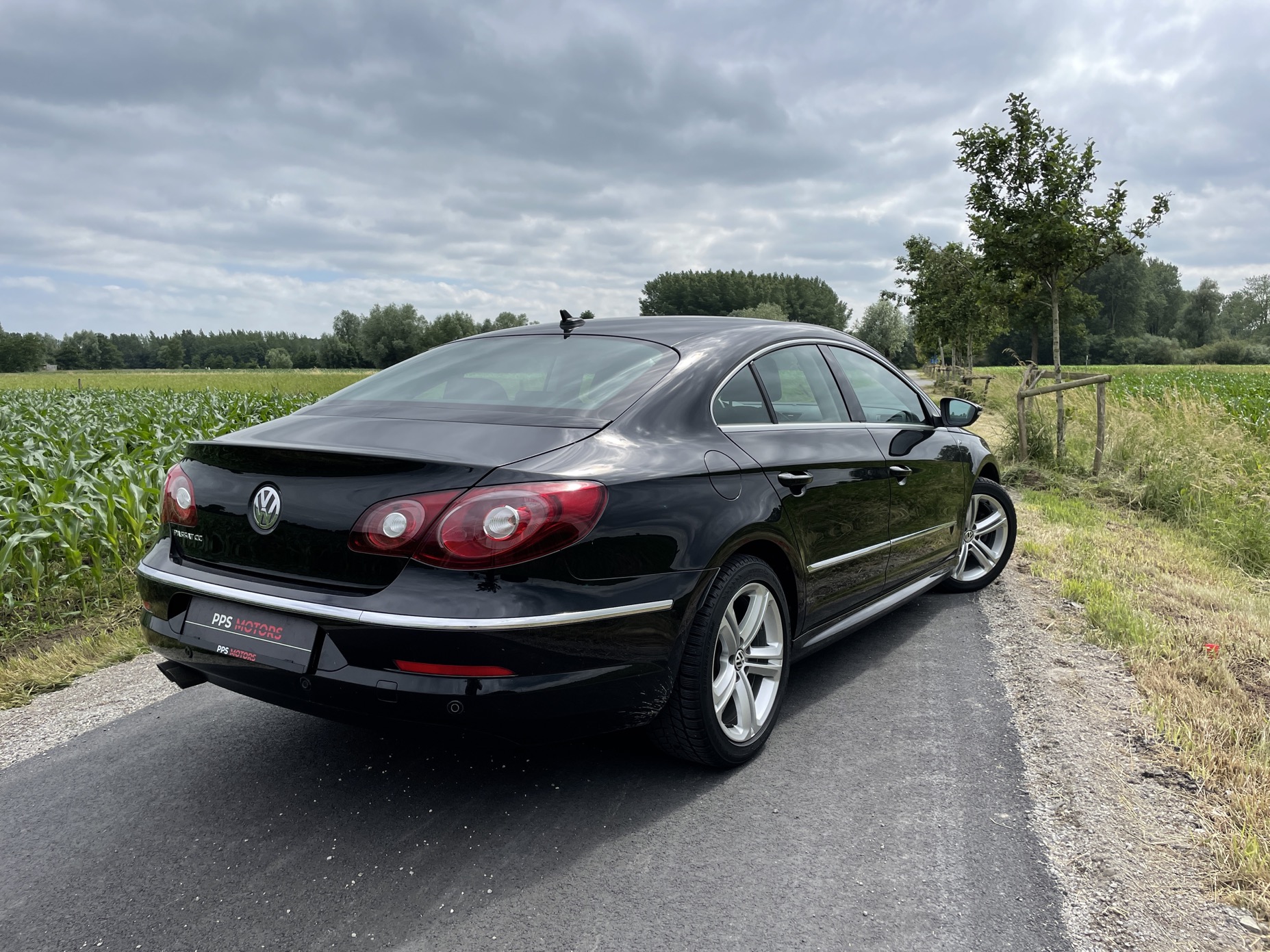 Volkswagen PASSAT CC 2.0 TDI R-LINE photo 8