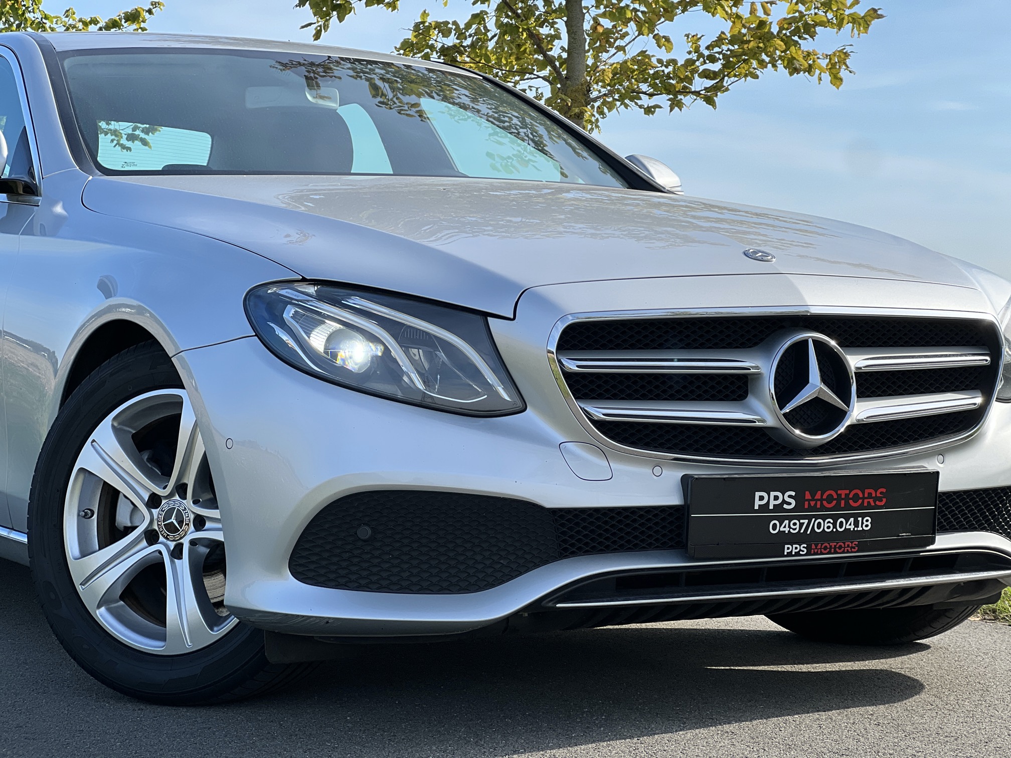 Mercedes Benz E200 SEDAN photo 17