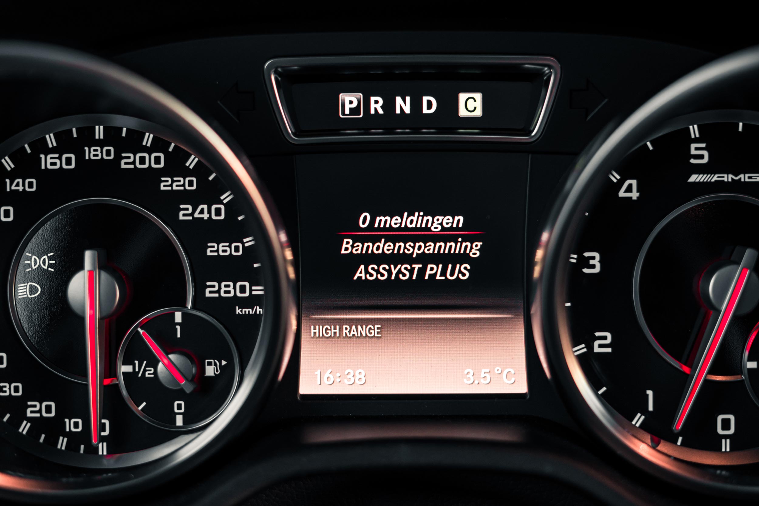 Mercedes Benz G63 AMG 5.5 V8 | BRABUS OPTIK photo 32