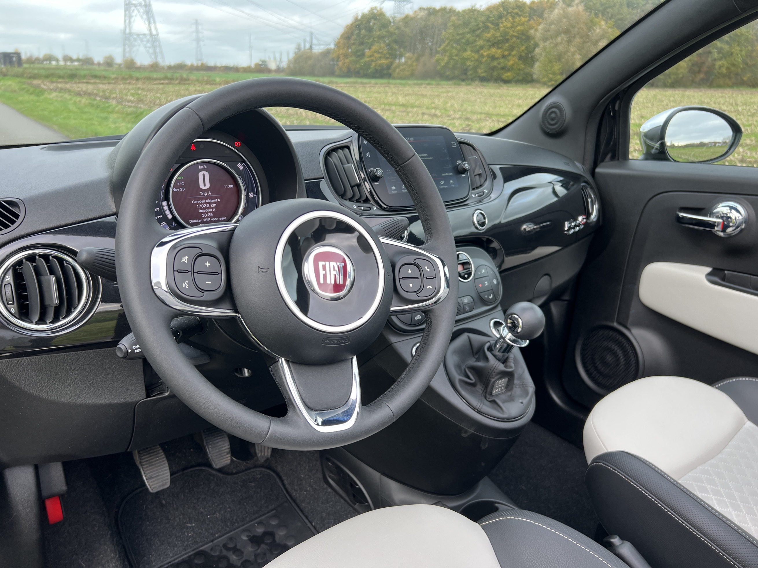 Fiat 500C Hybrid Dolcevita photo 16