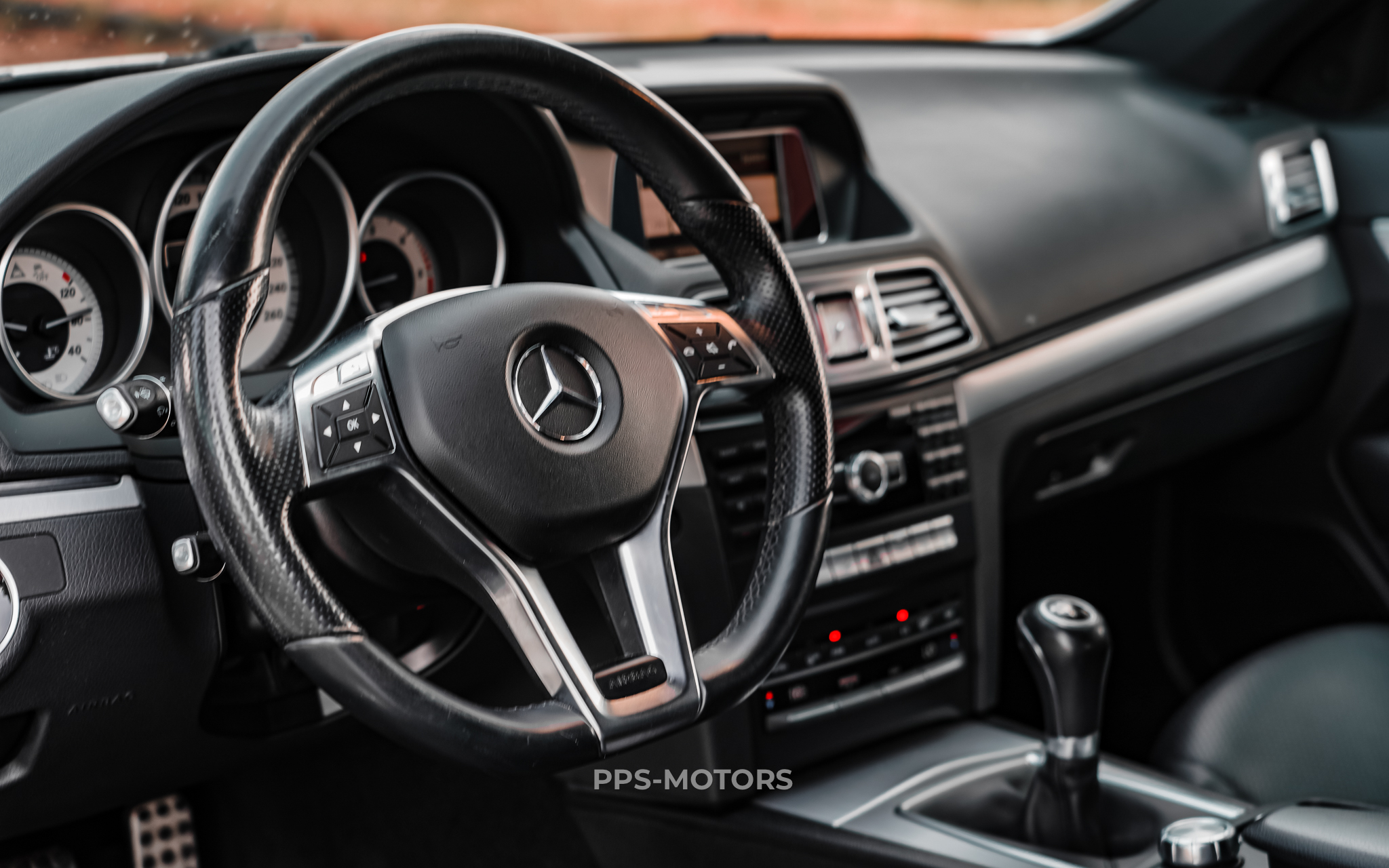 Mercedes Benz E220 COUPÉ photo 16