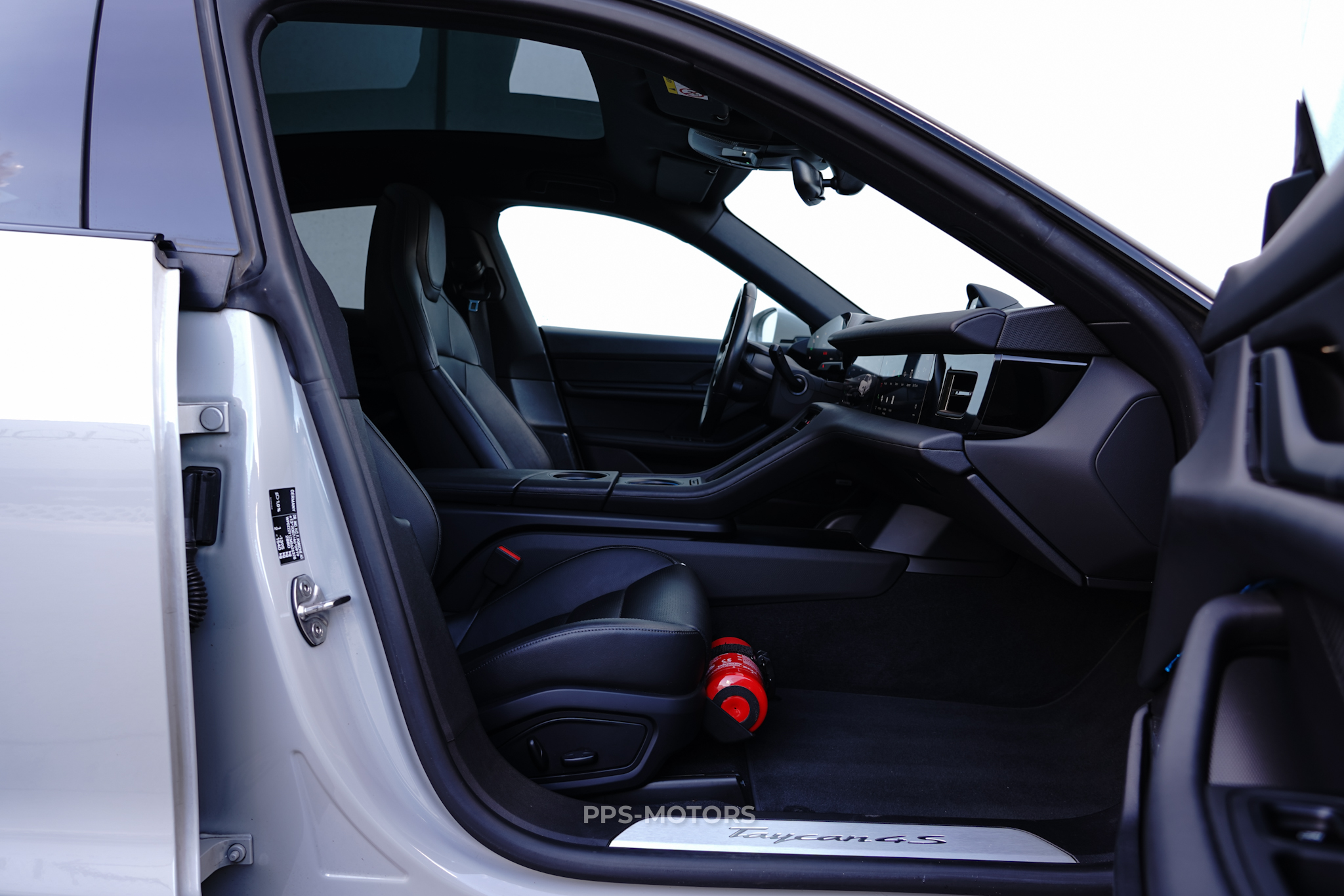 Porsche TAYCAN 4S SPORTDESIGN photo 13