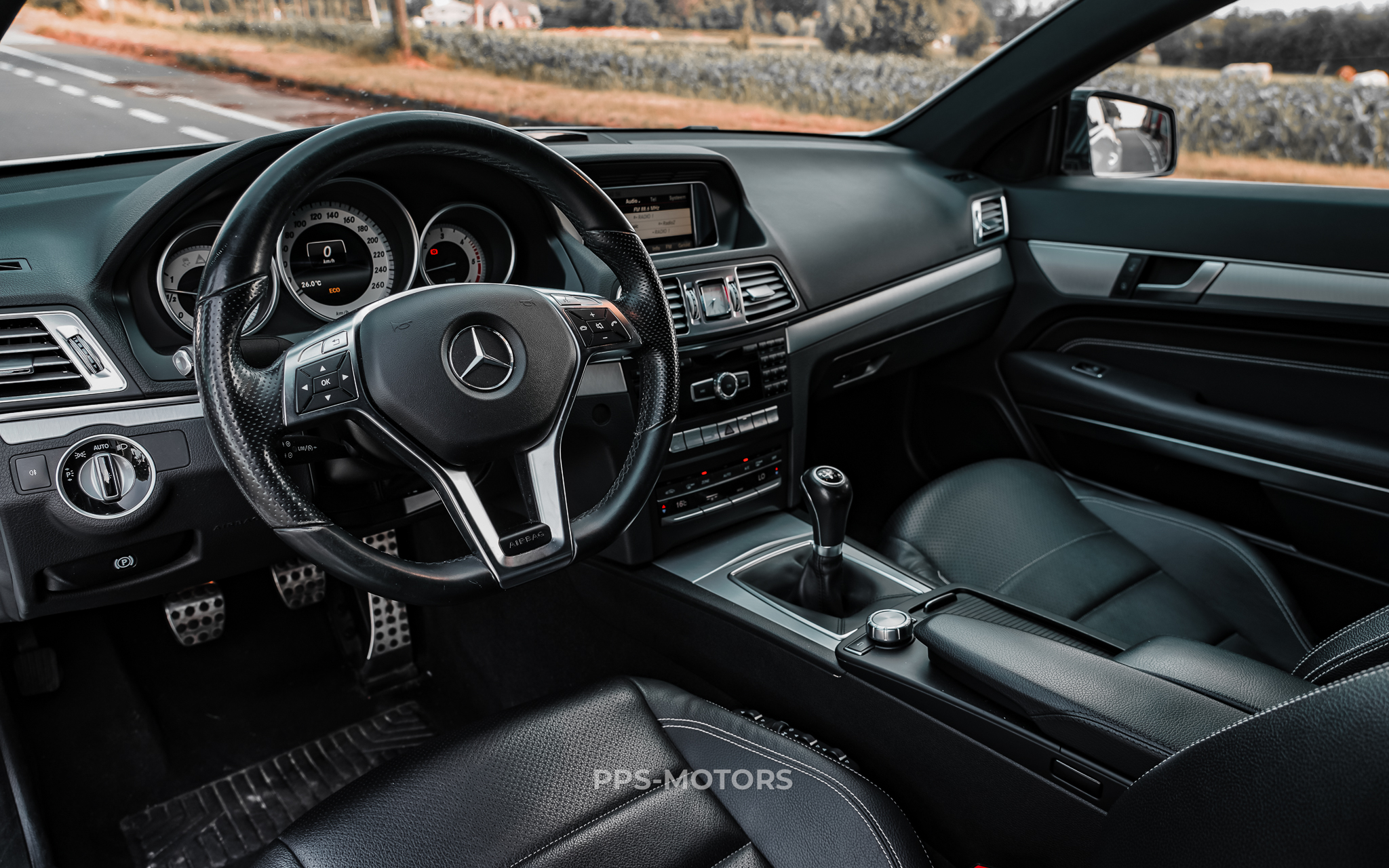 Mercedes Benz E220 COUPÉ photo 20