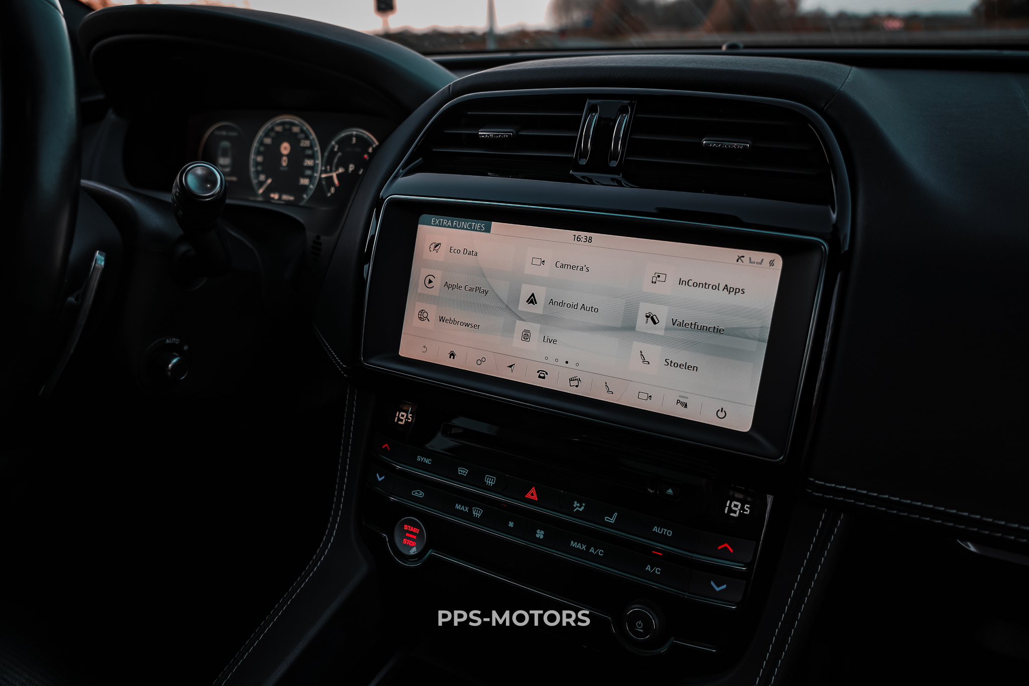 JAGUAR F-PACE 2.0 AWD R-SPORT photo 20