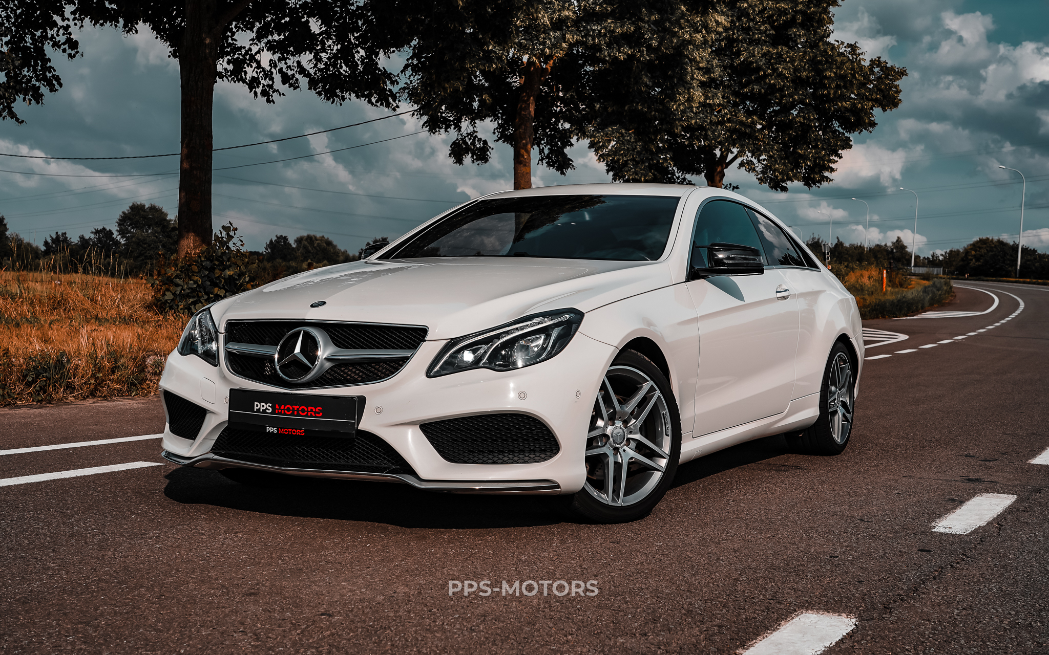 Mercedes Benz E220 COUPÉ photo 1