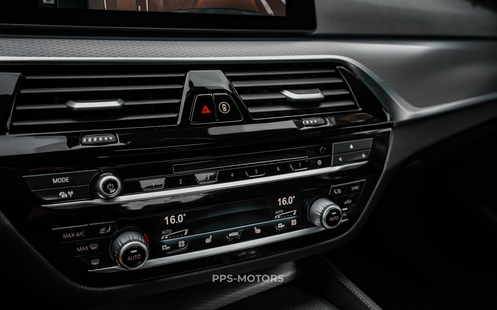 BMW M550d xAS photo 28