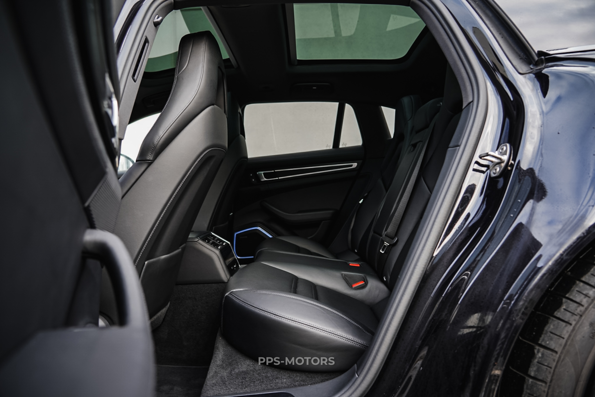Porsche PANAMERA SPORT TURISMO 4 E-HYBRID photo 9