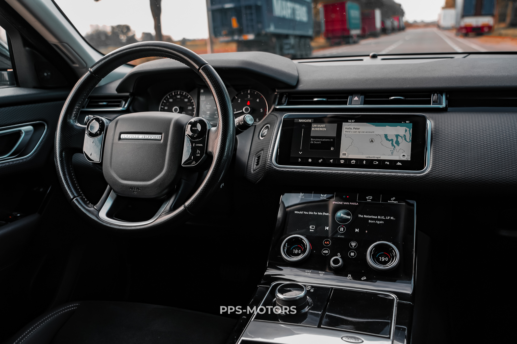 Land Rover RANGE ROVER VELAR photo 21