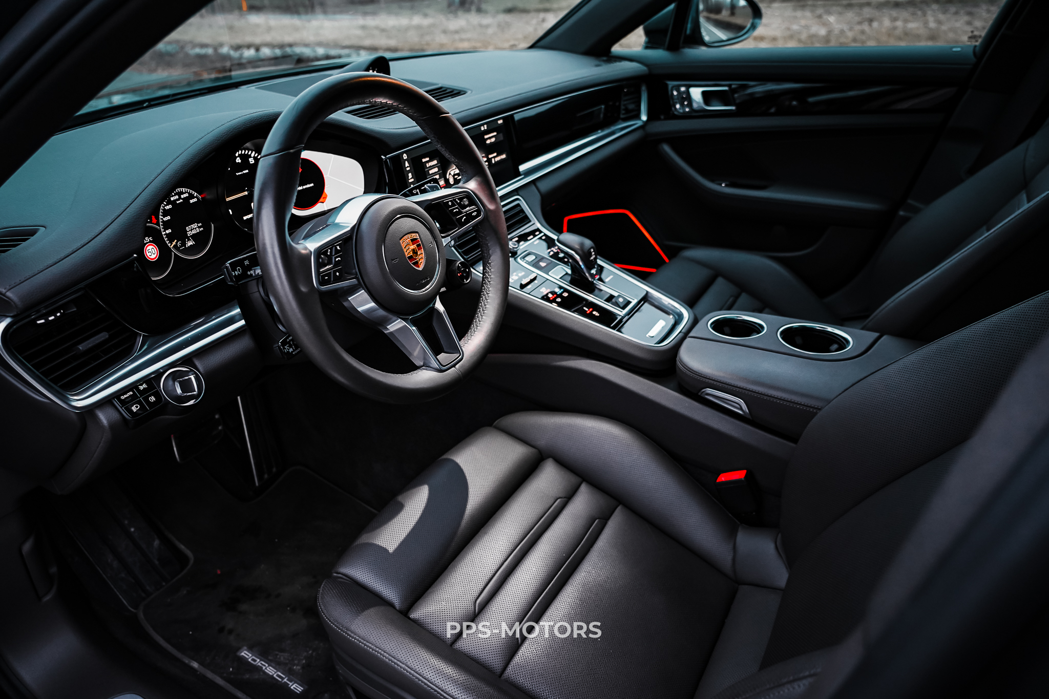 Porsche PANAMERA 4 E-HYBRID photo 40