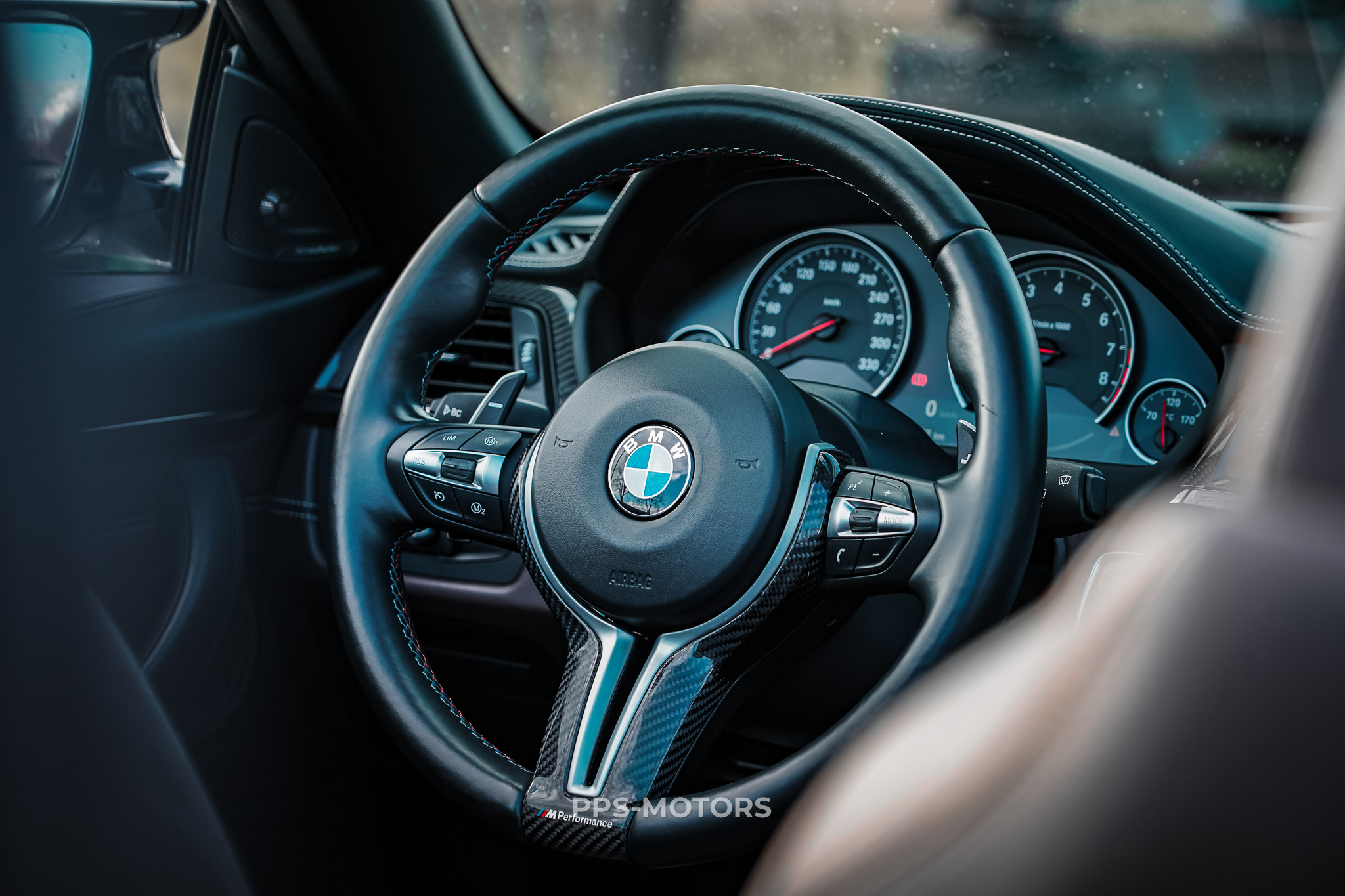 BMW M4 3.0 CABRIO INDIVIDUAL PACK photo 32