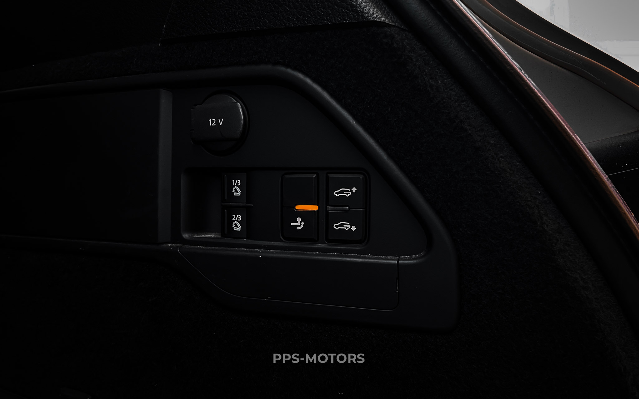 Volkswagen TOUAREG 3.0 TDI V6 R-LINE photo 23