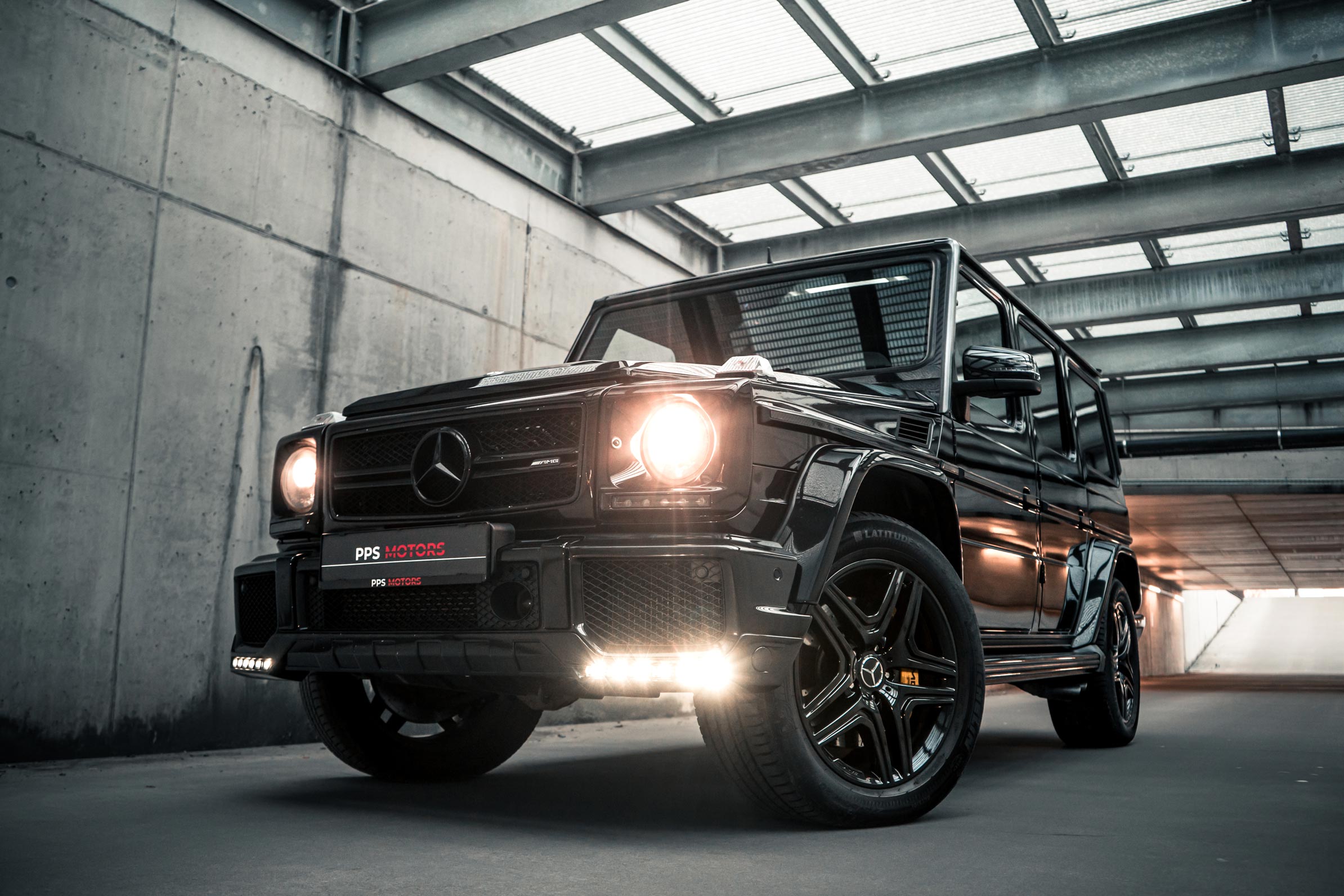 Mercedes Benz G63 AMG 5.5 V8 | BRABUS OPTIK photo 3